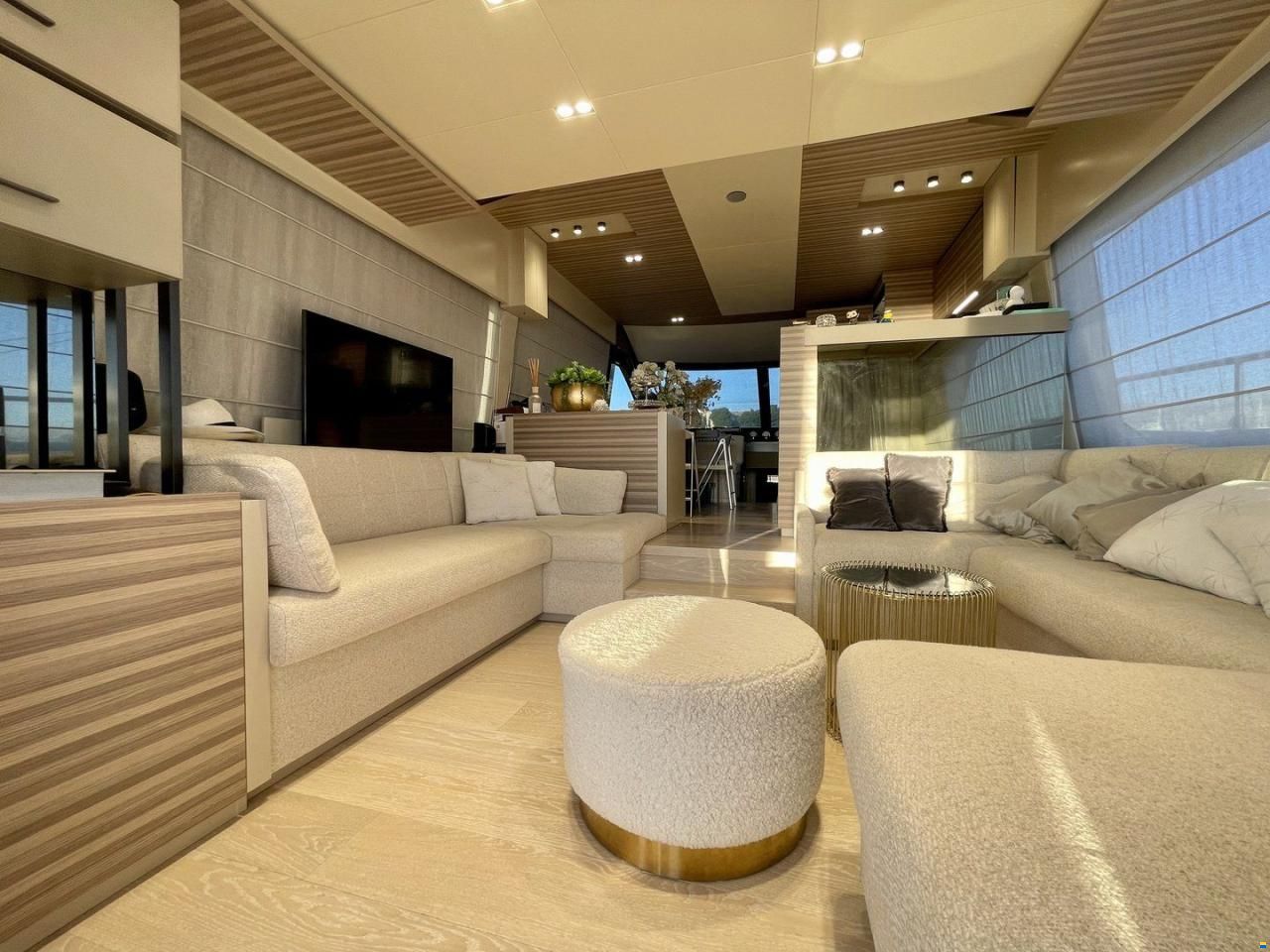 Ferretti 670