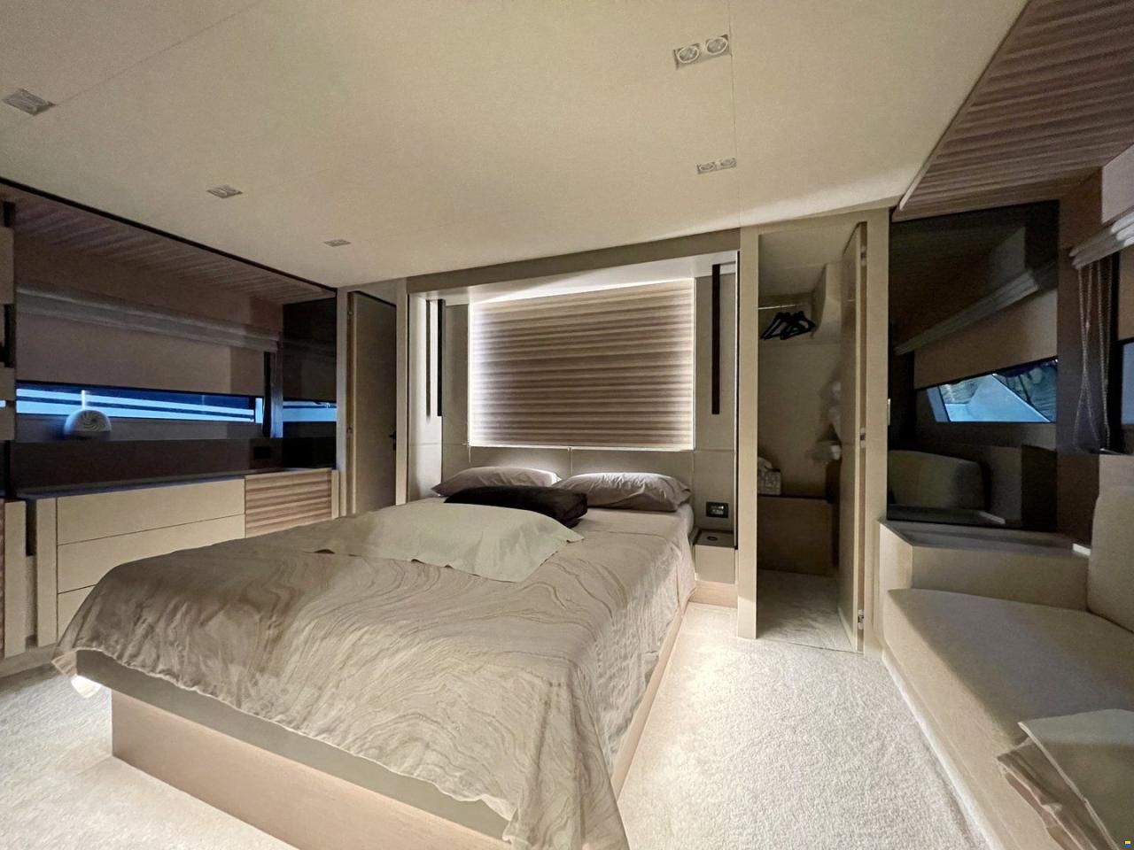 Ferretti 670