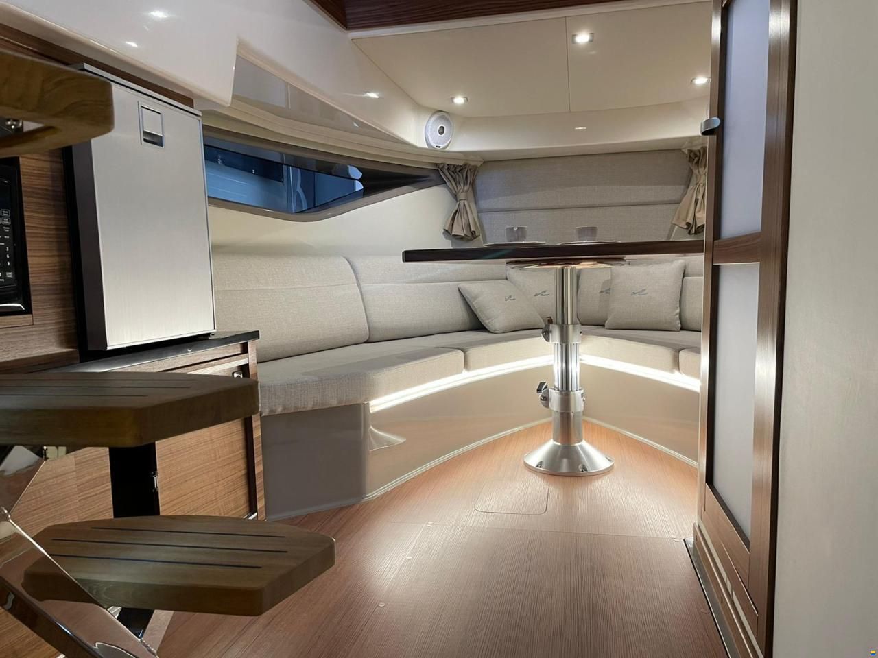 Sea Ray 320 Sundancer
