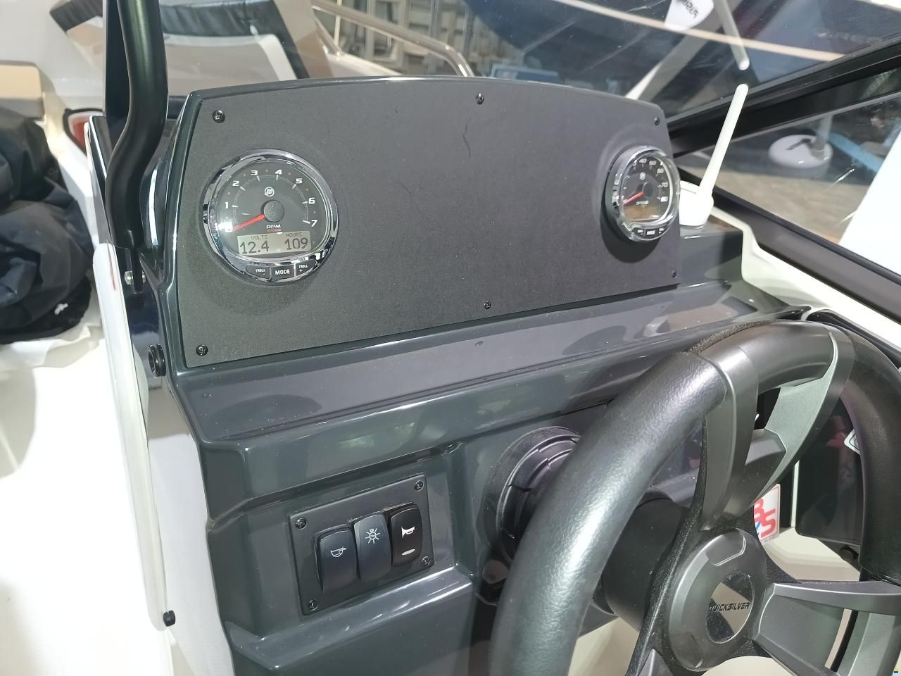 Quicksilver Activ 555 Bowrider