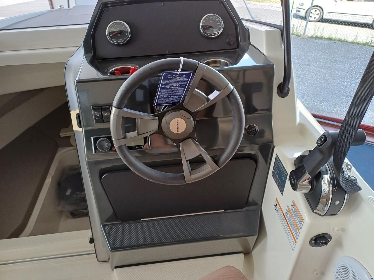 Quicksilver 605 SUNDECK
