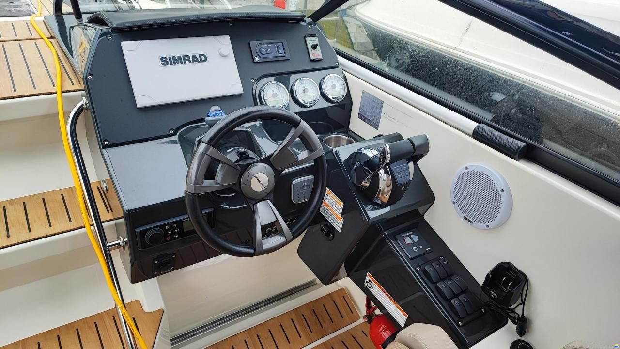 Quicksilver ACTIV 805 CRUISER mit 2x F 200 XL und Tr