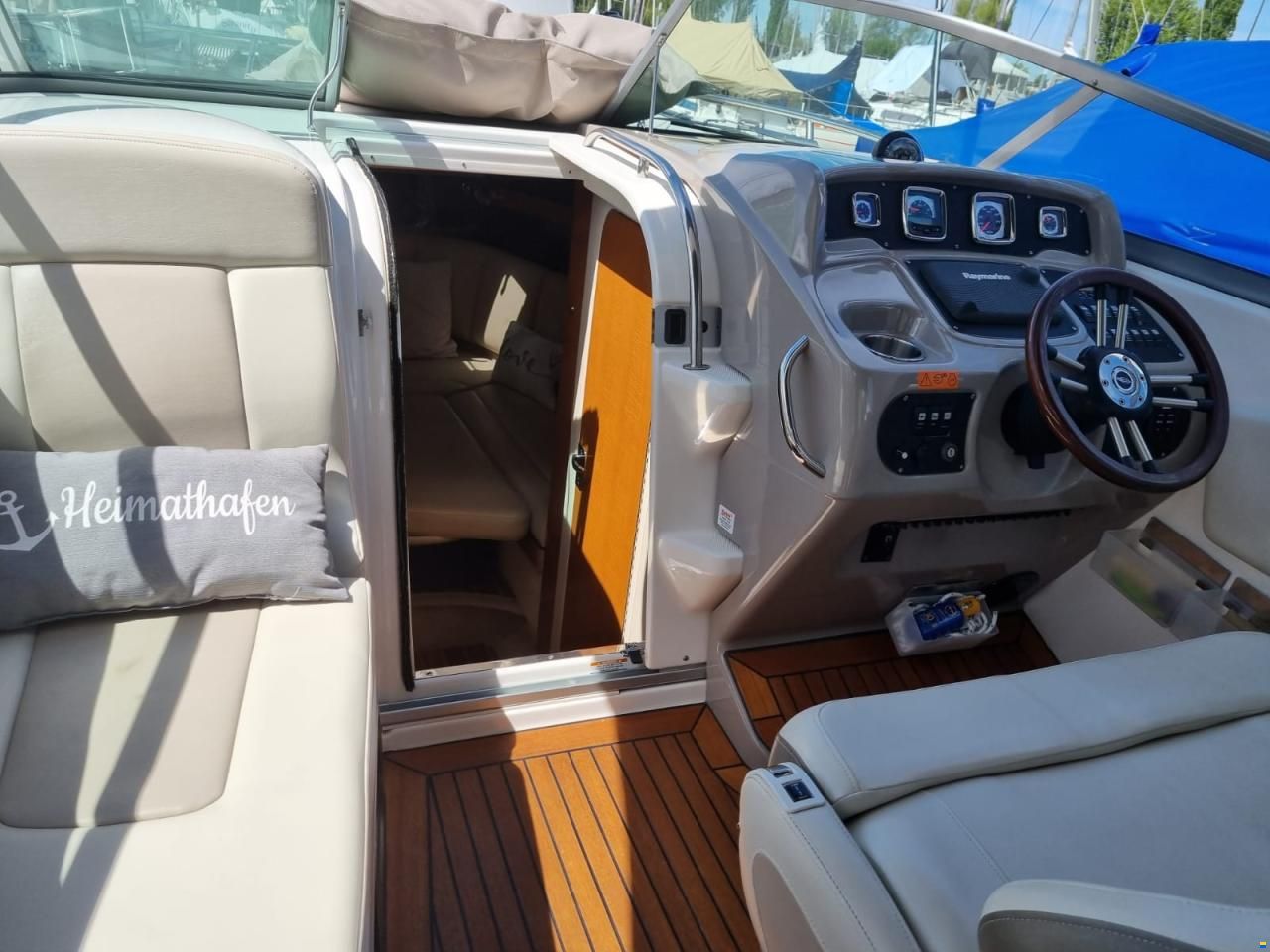 Chaparral Signature 270