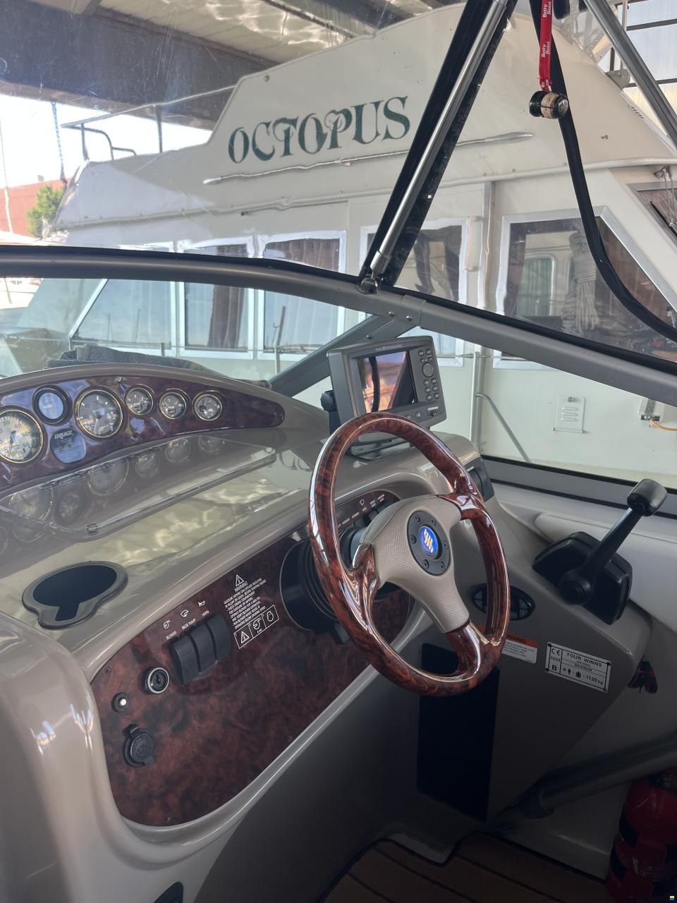 Four Winns Vista 268