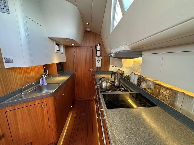 Adventure yacht 55