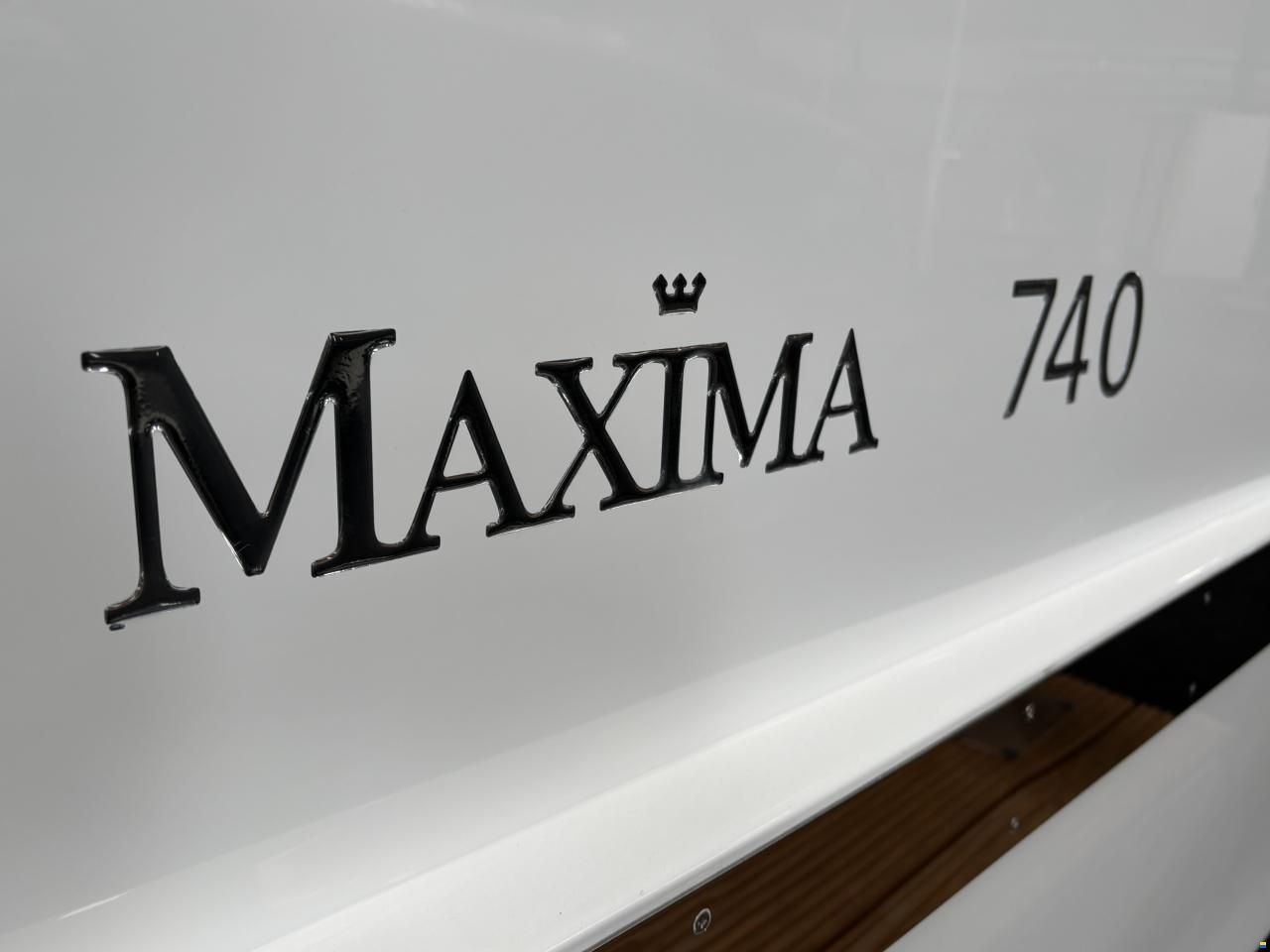 Maxima 740 Tender