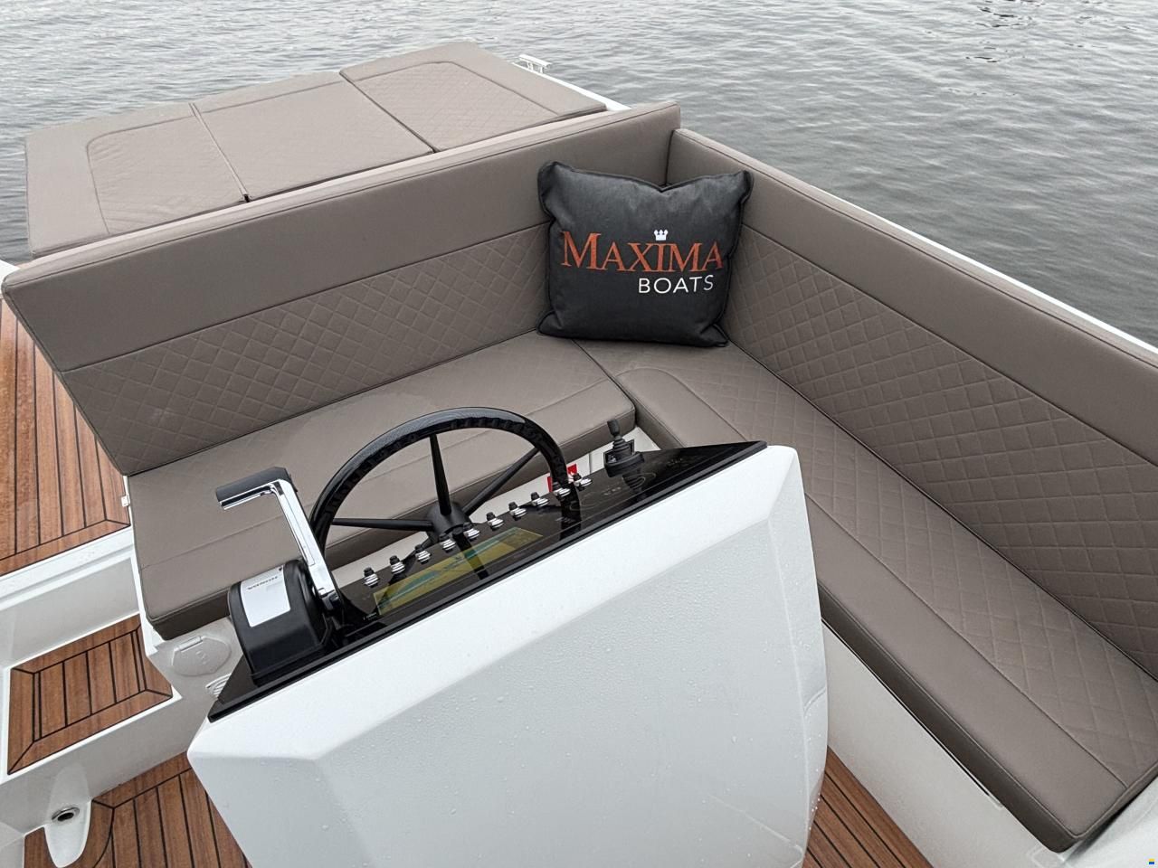 Maxima 740 Tender