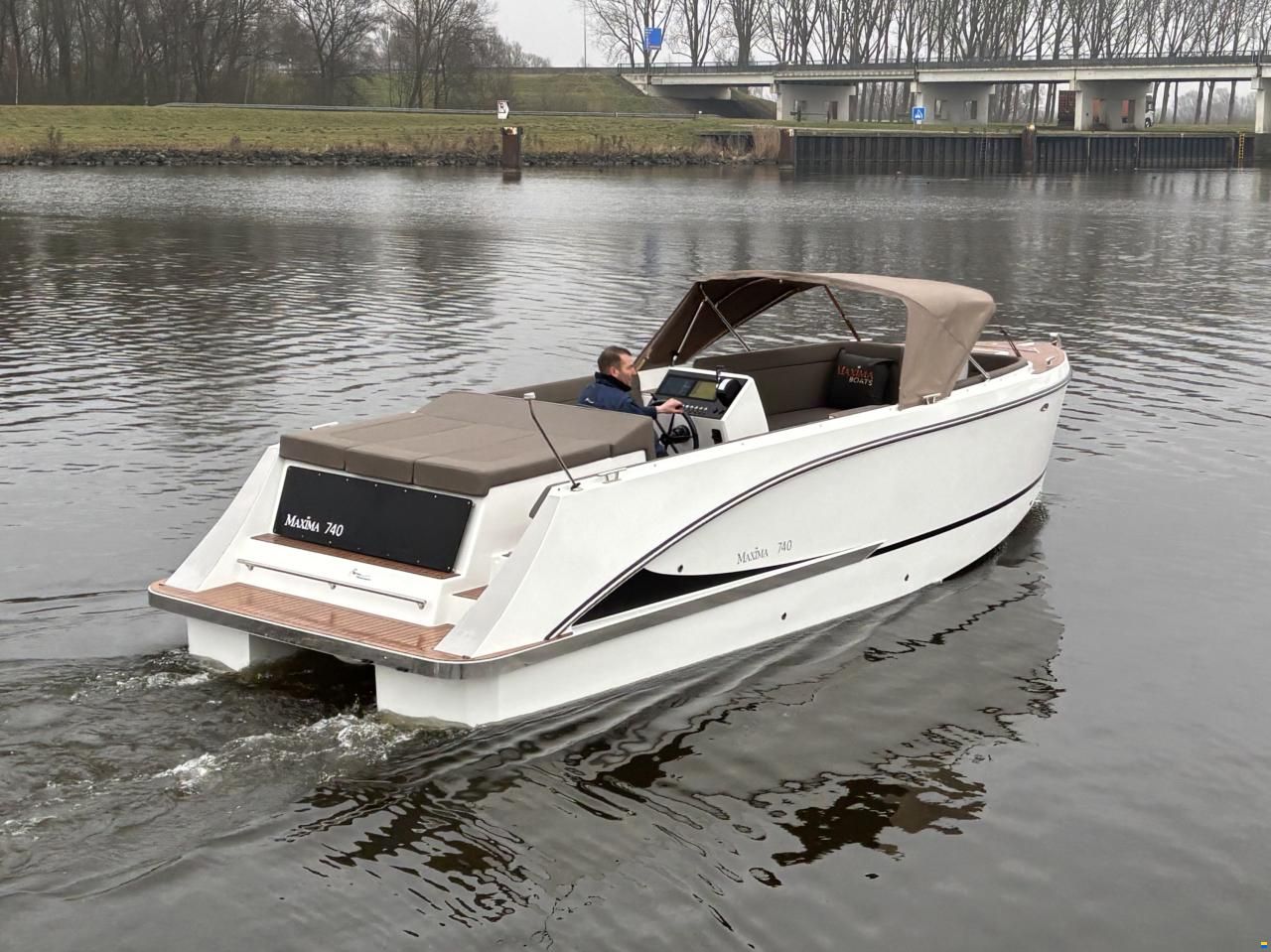 Maxima 740 Tender