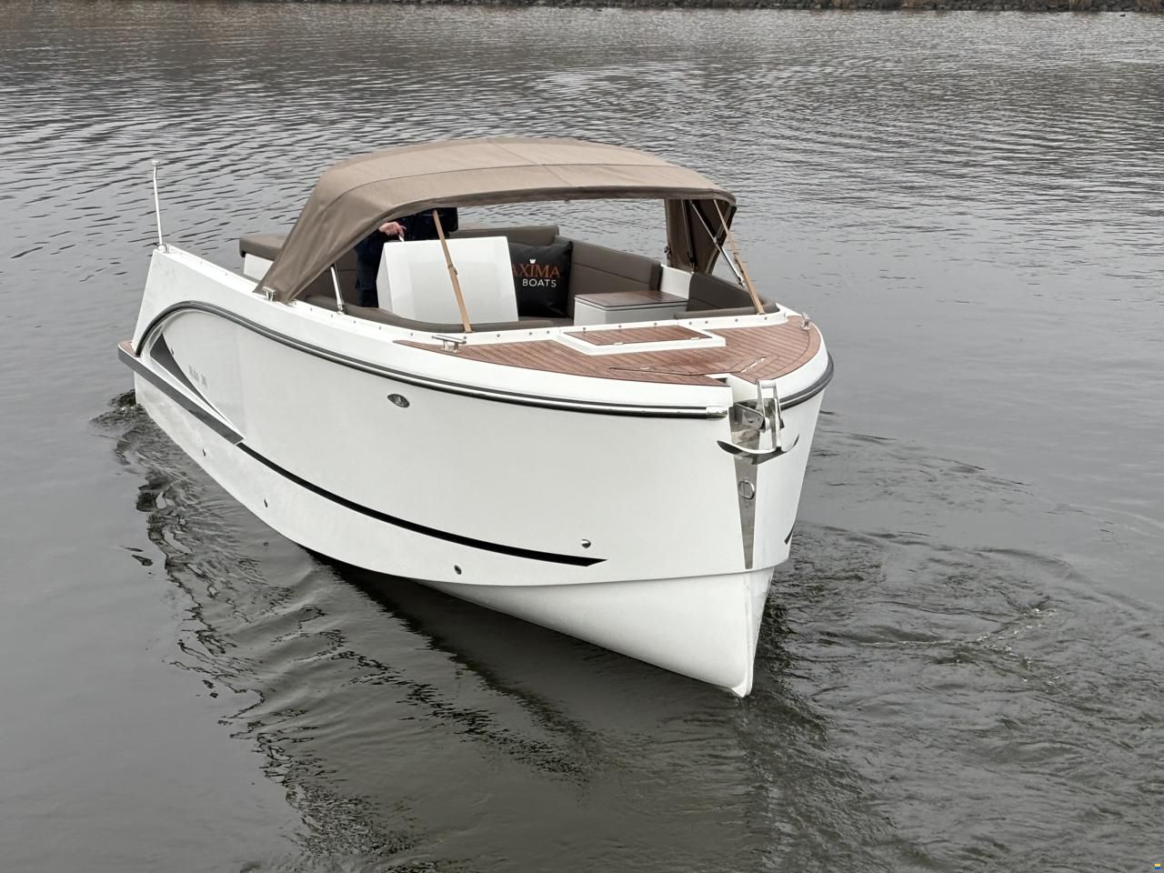 Maxima 740 Tender