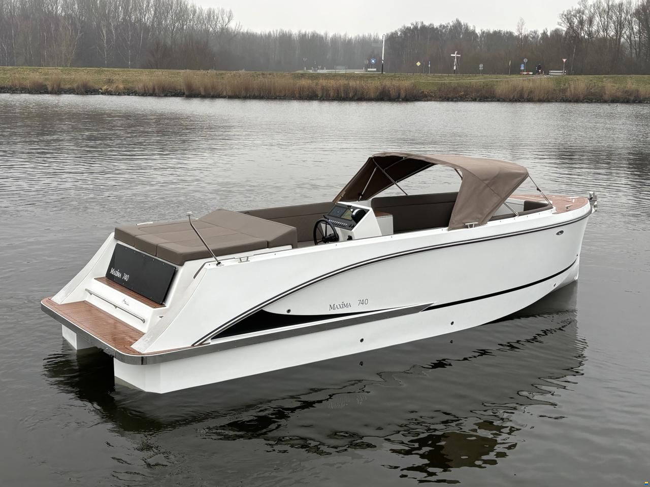 Maxima 740 Tender