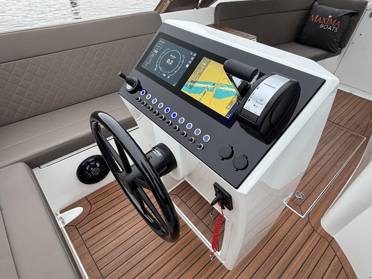 Maxima 740 Tender
