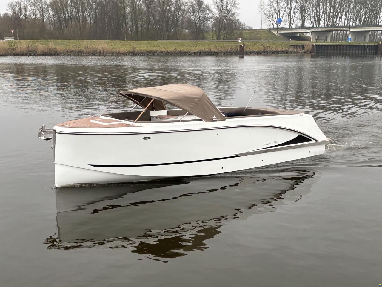 Maxima 740 Tender