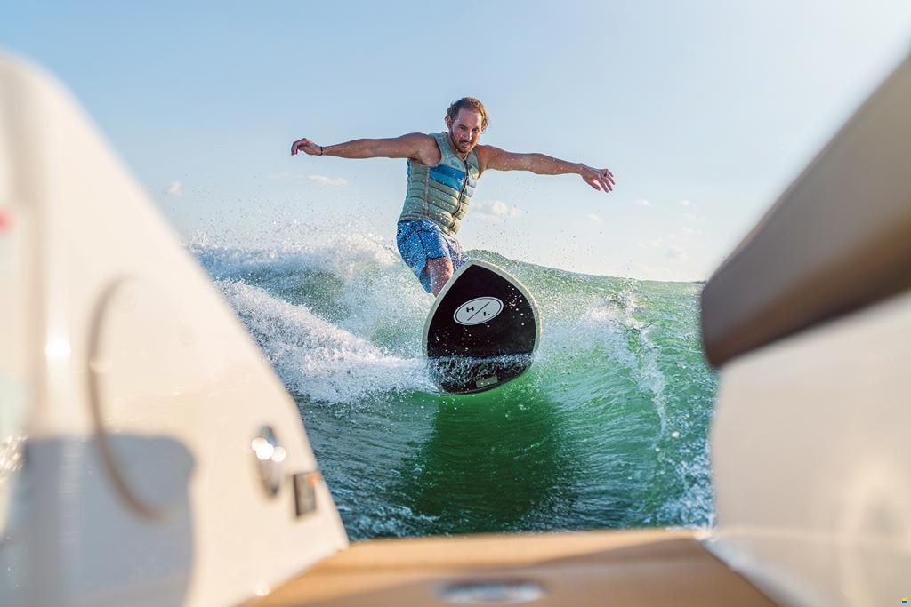 Sea Ray SDX 250 SURF