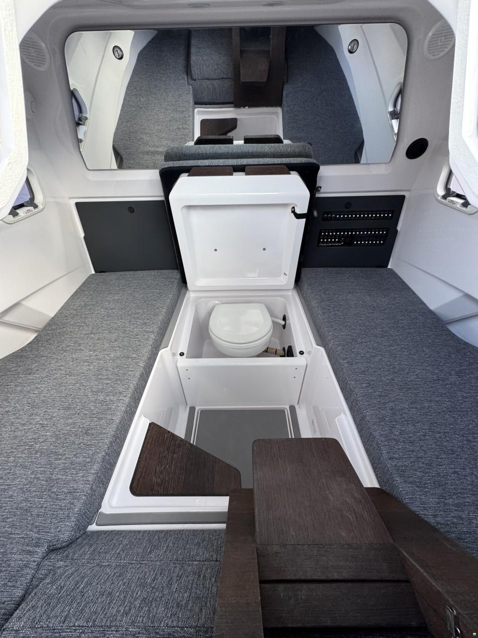 Axopar 29 Cross Cabin