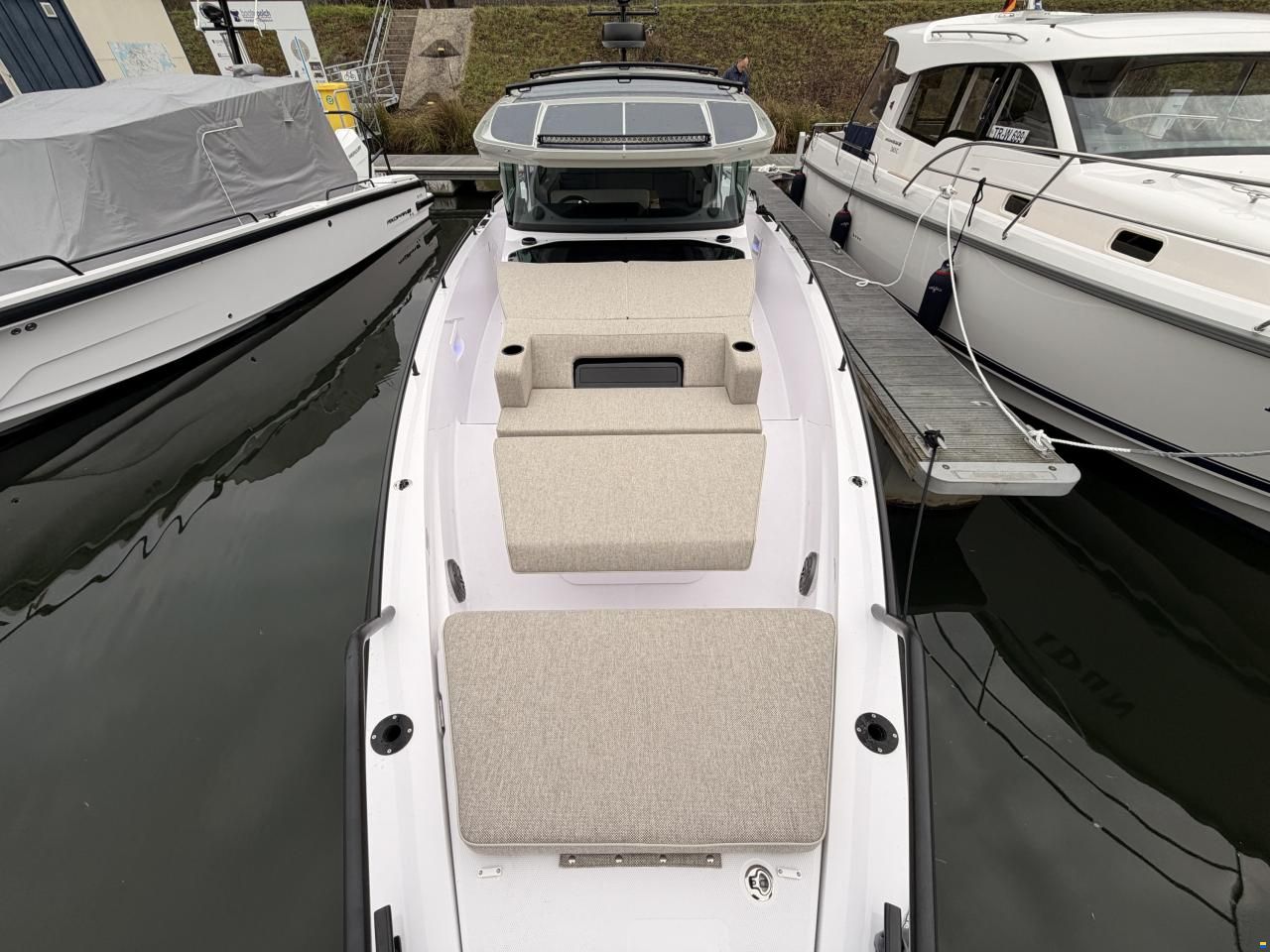 Axopar 37 Cross Cabin - U-Sofa