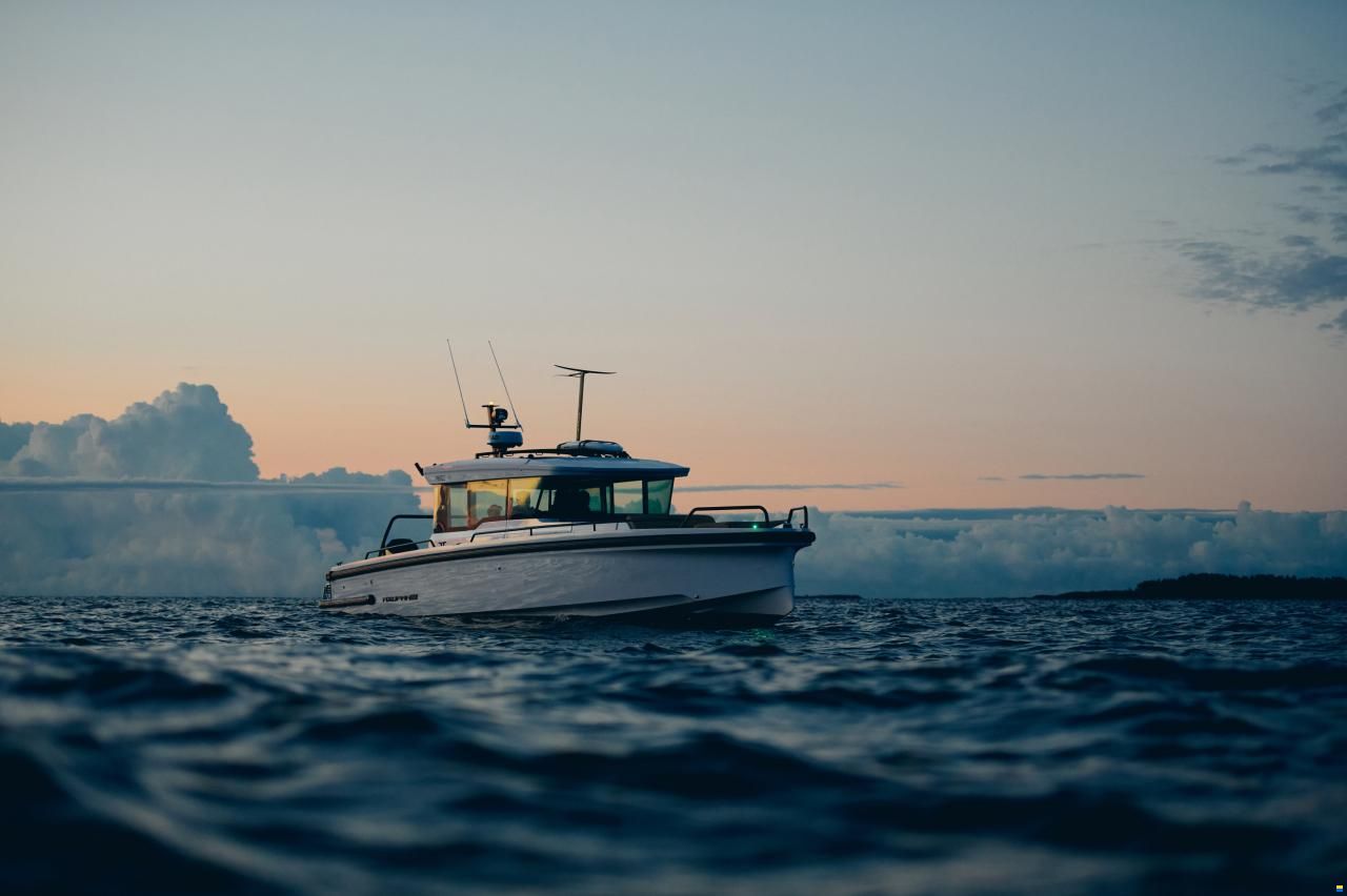 Axopar 37 Cross Cabin - U-Sofa