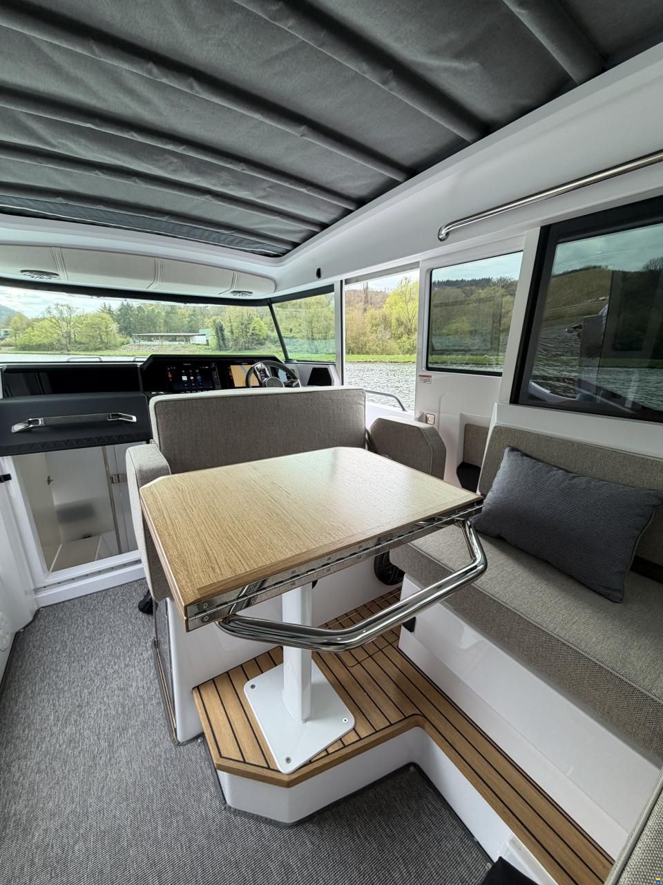 Axopar 37 Cross Cabin - U-Sofa