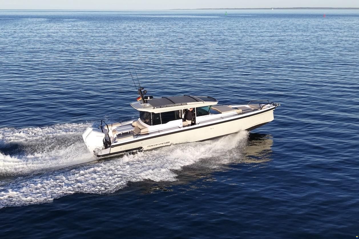 Axopar 37 Cross Cabin