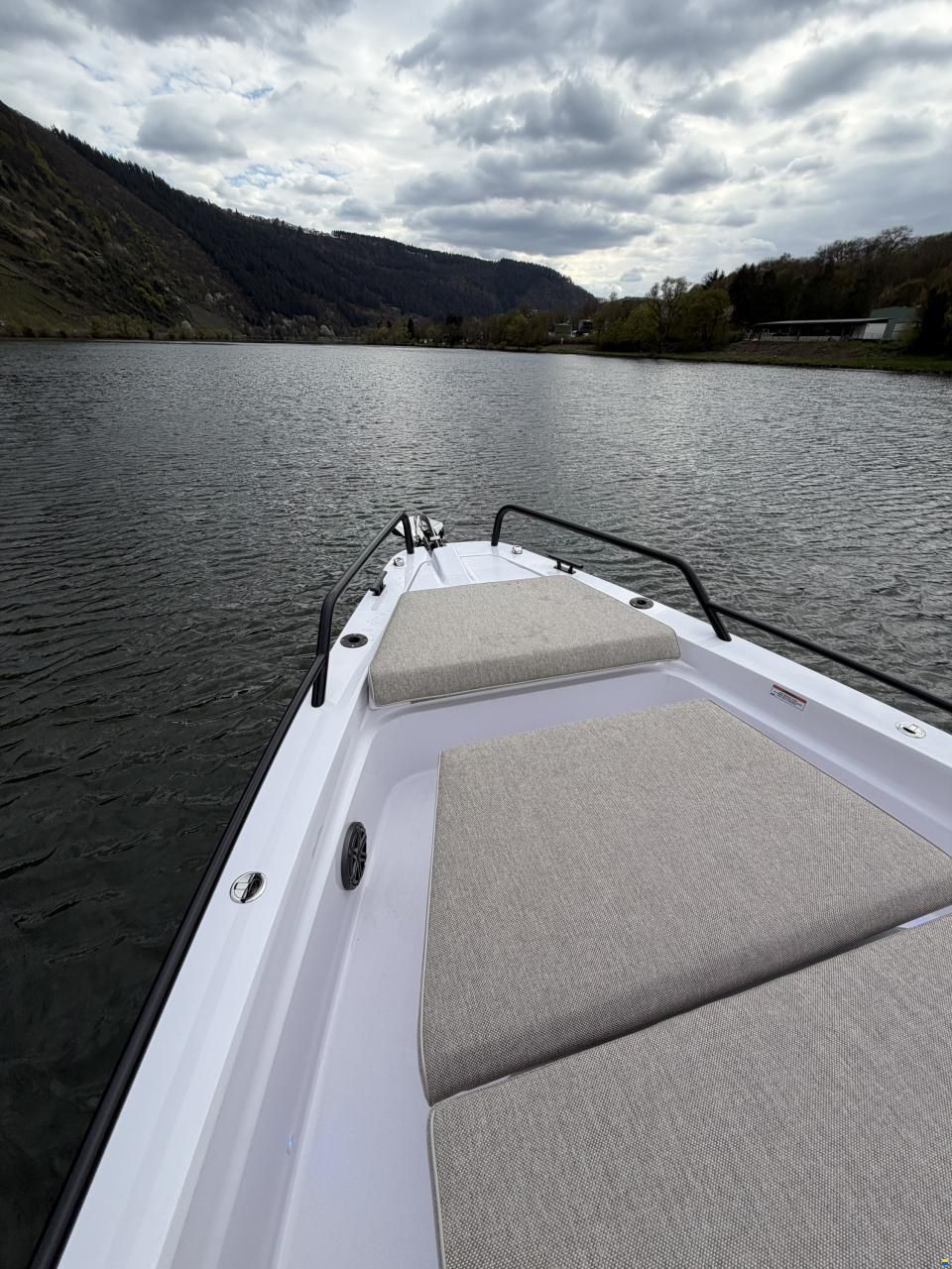 Axopar 37 Cross Cabin - U-Sofa