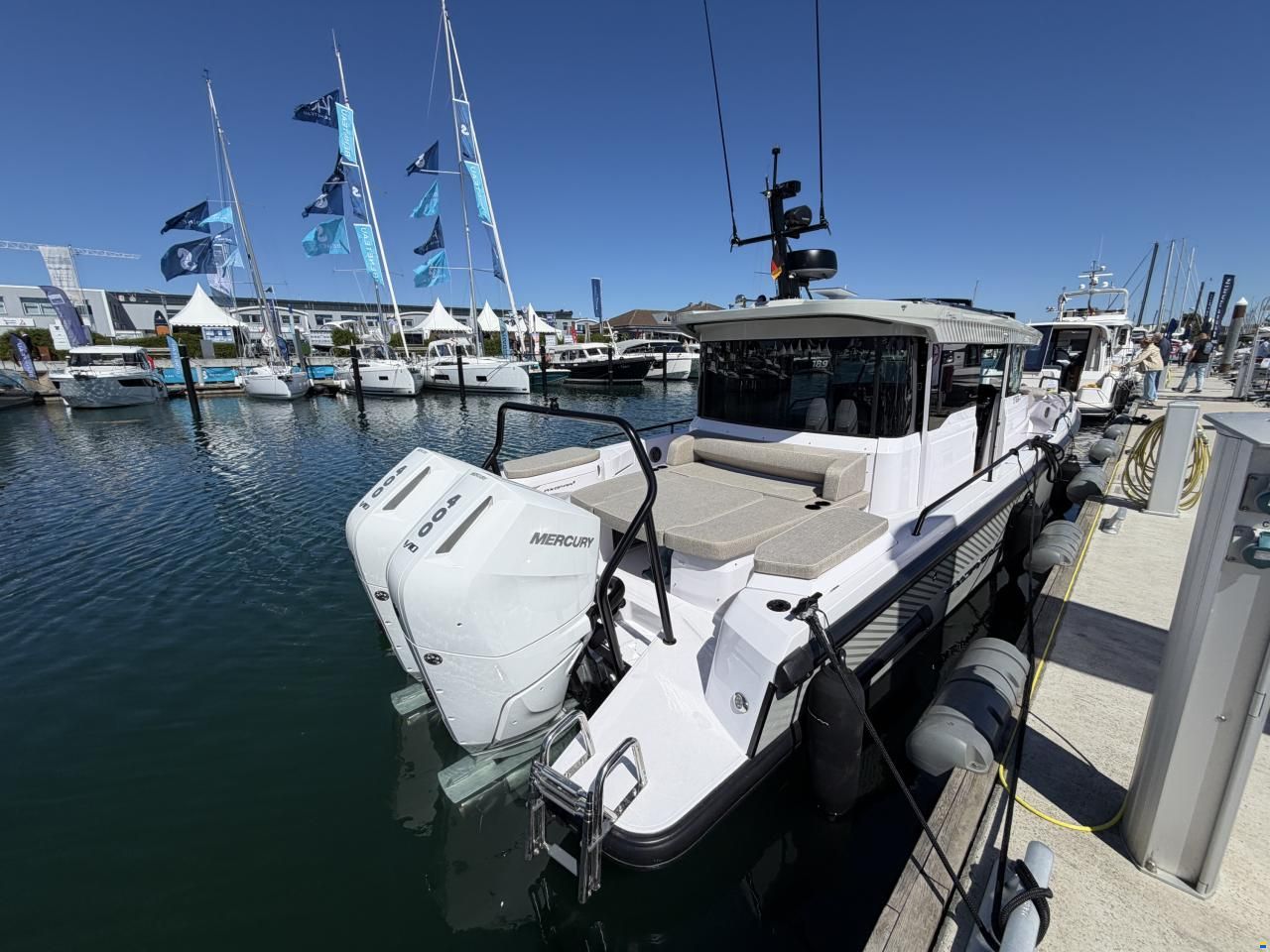 Axopar 37 Cross Cabin