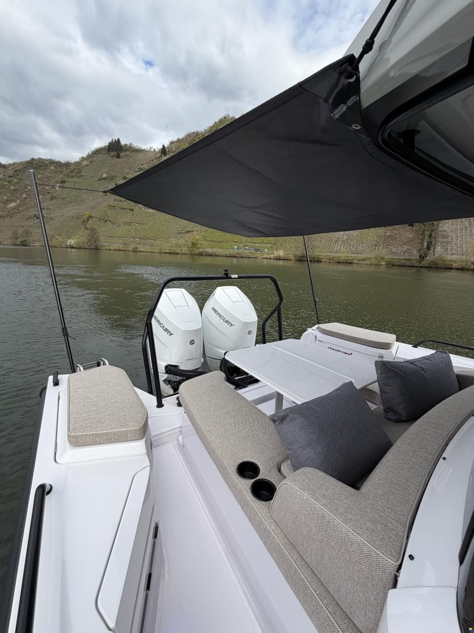 Axopar 37 Cross Cabin - U-Sofa