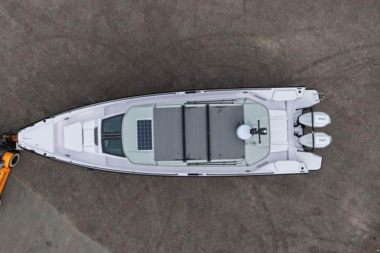 Axopar 37 Cross Cabin - U-Sofa