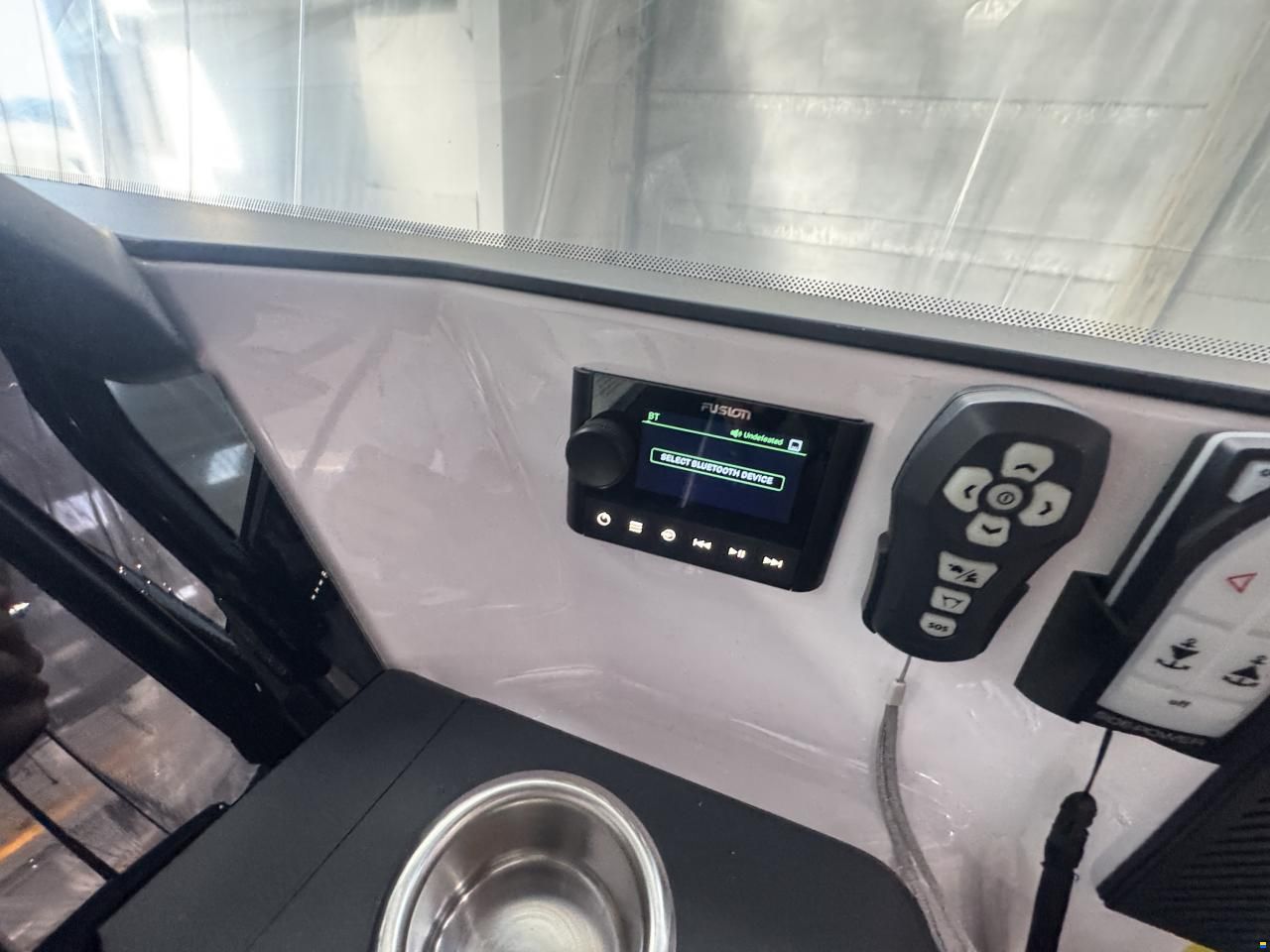 Axopar 37 Sun-Top - Lifting Points