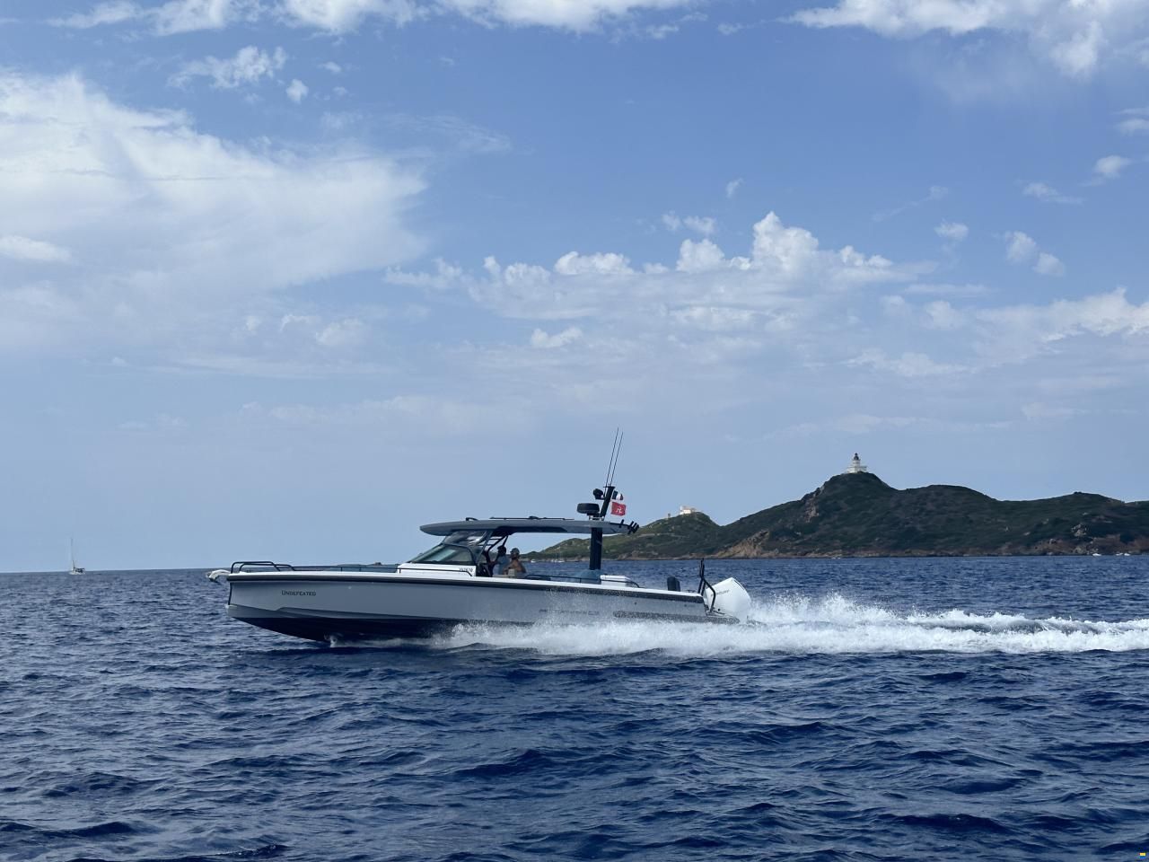 Axopar 37 Sun-Top - Lifting Points