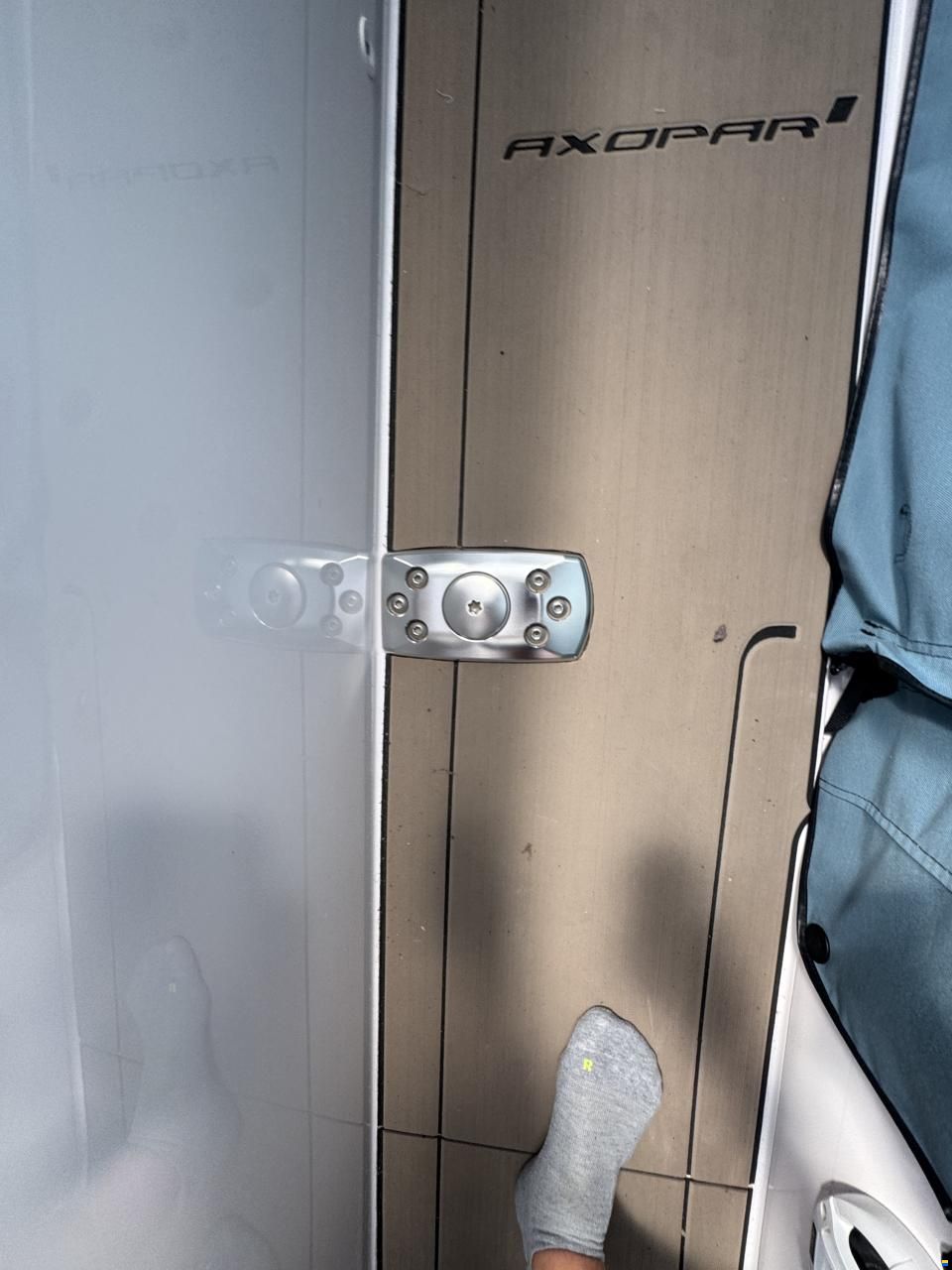 Axopar 37 Sun-Top - Lifting Points