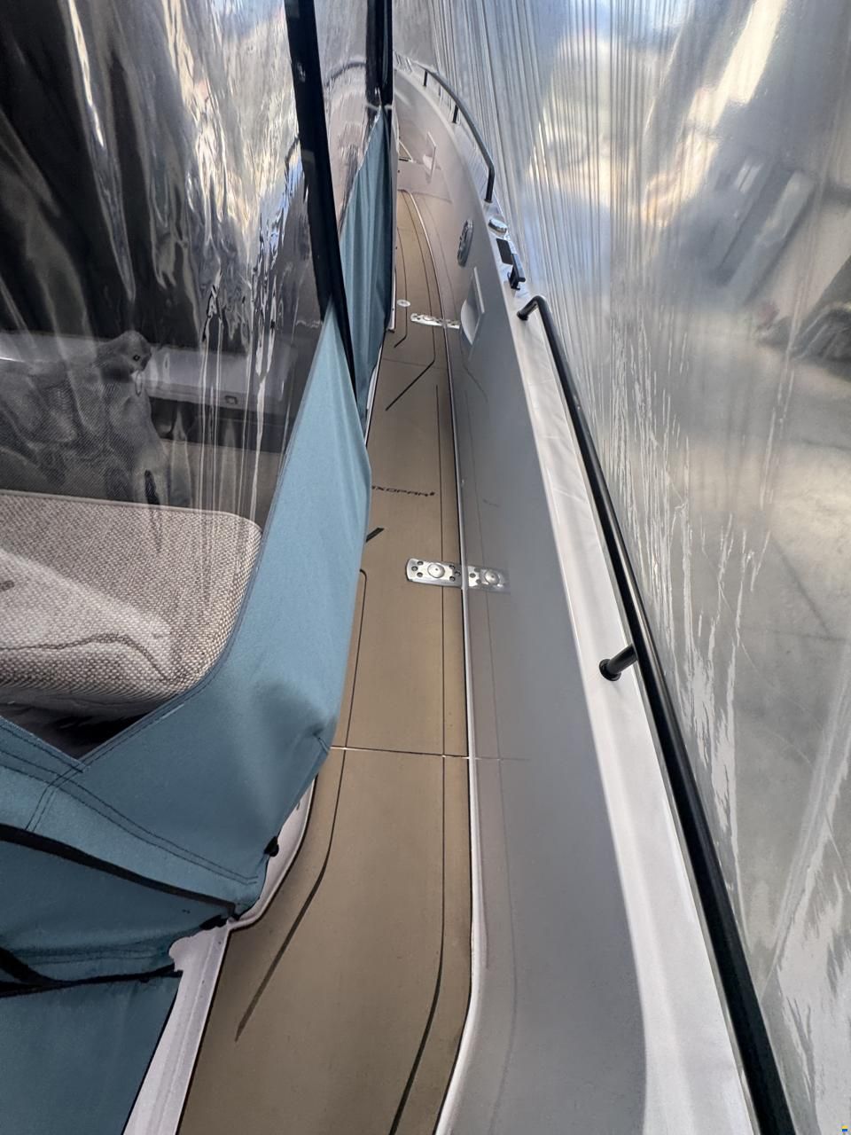 Axopar 37 Sun-Top - Lifting Points