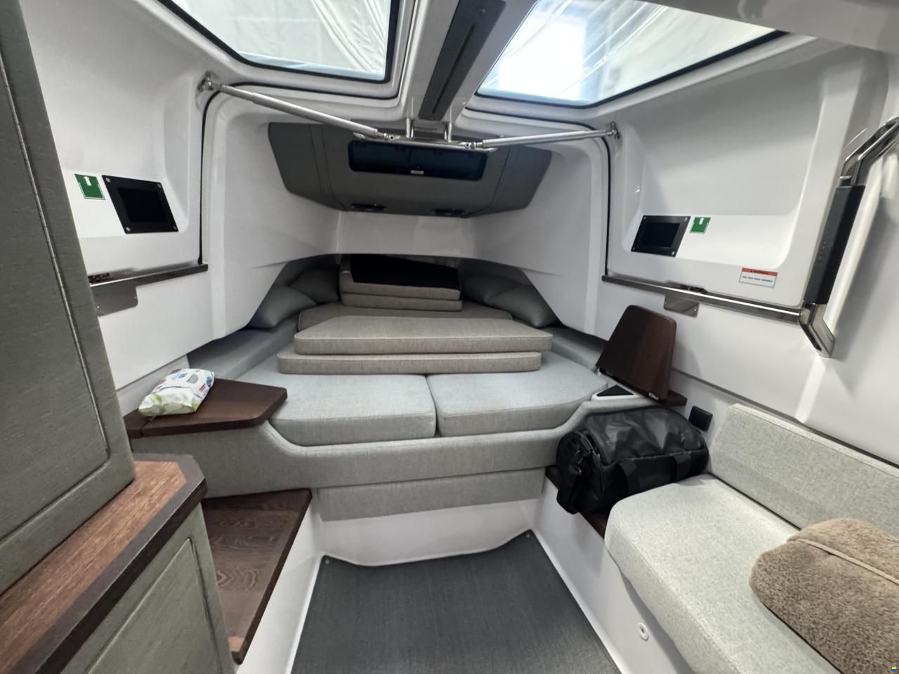 Axopar 37 Sun-Top - Lifting Points