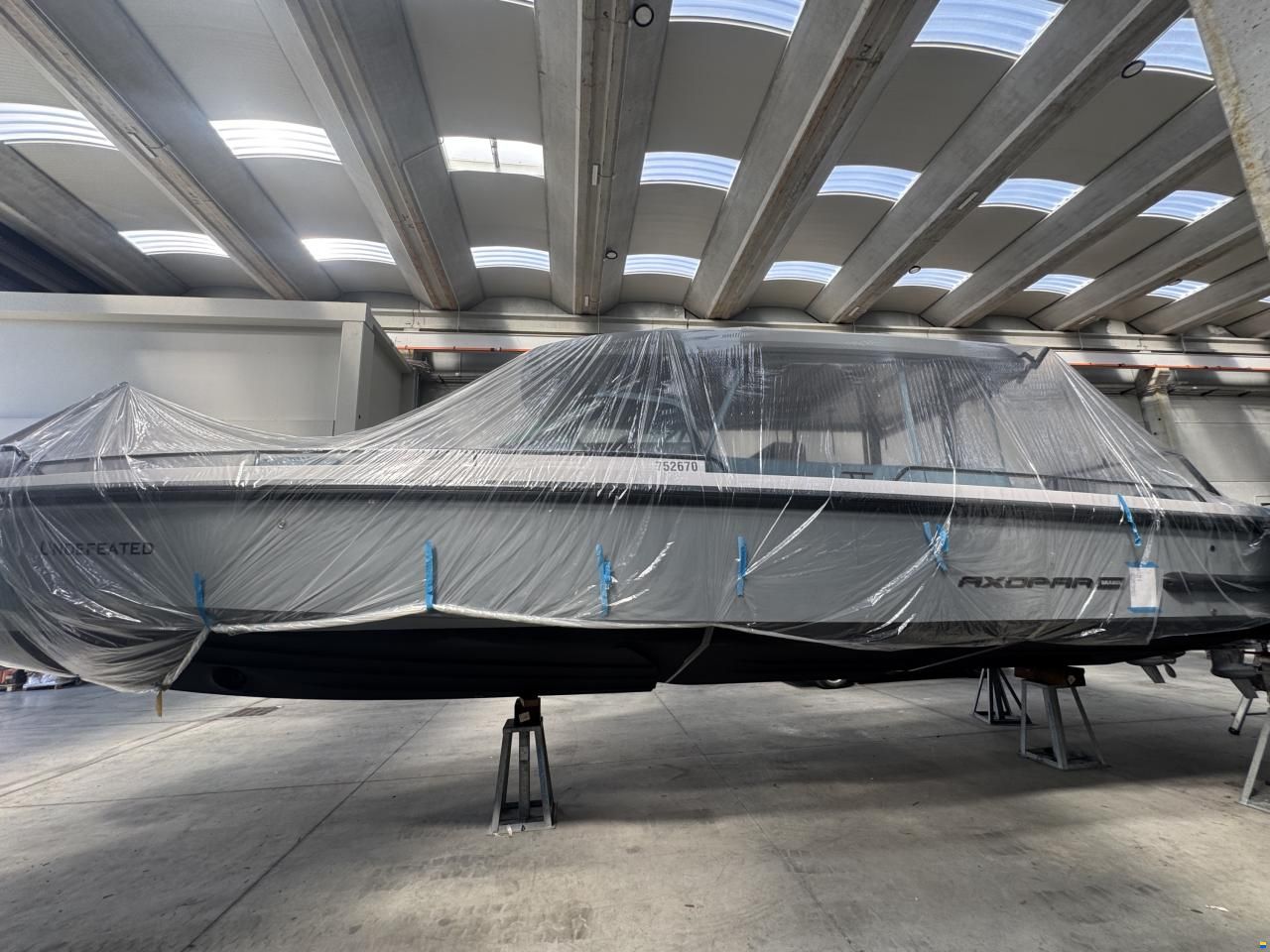 Axopar 37 Sun-Top - Lifting Points