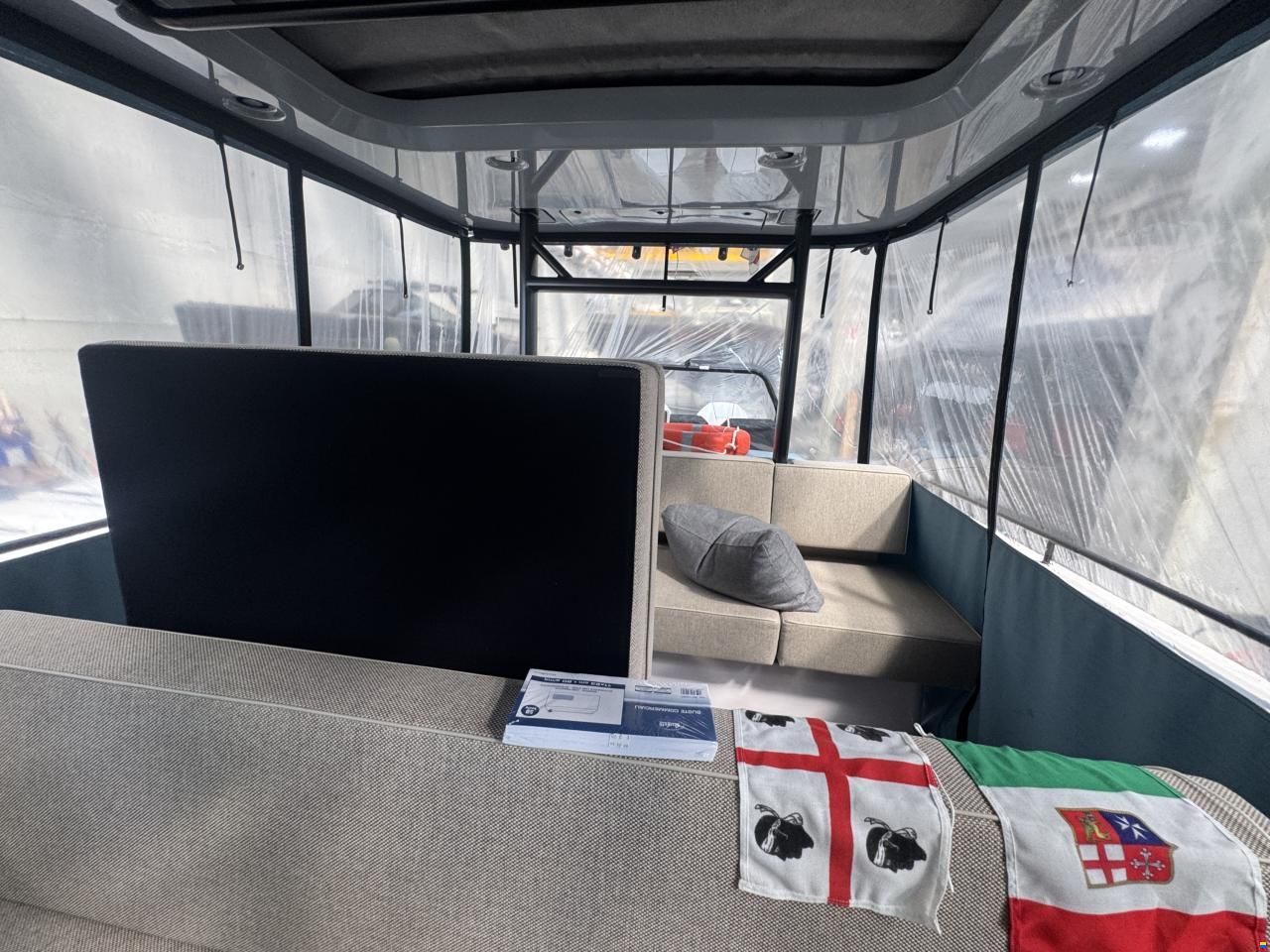 Axopar 37 Sun-Top - Lifting Points