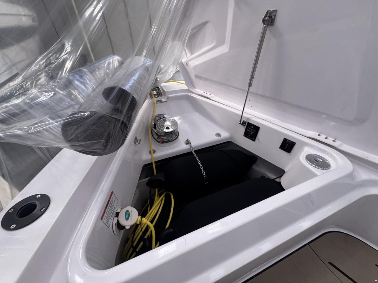 Axopar 37 Sun-Top - Lifting Points