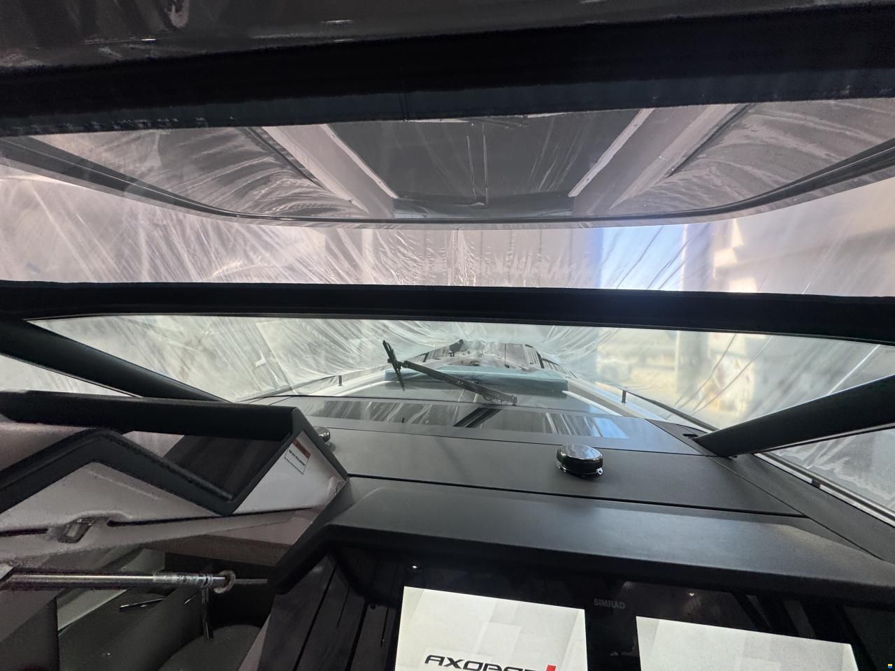 Axopar 37 Sun-Top - Lifting Points