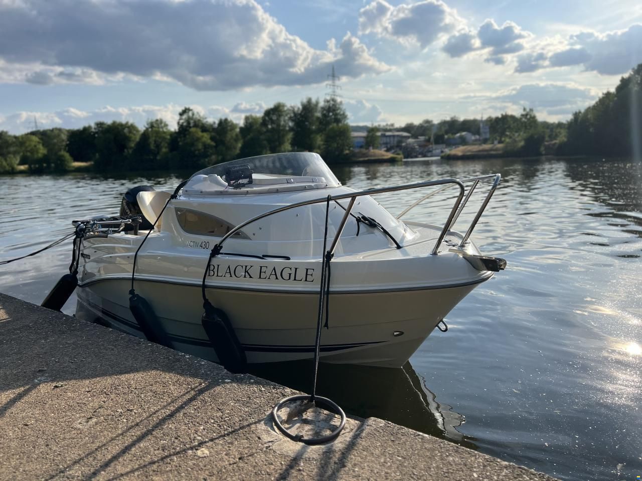 Quicksilver Activ 430 Cabin