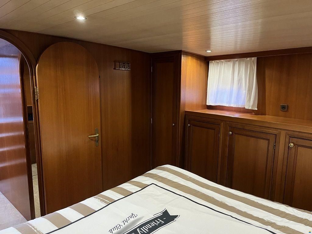 Blauwe Hand Trawler 1400