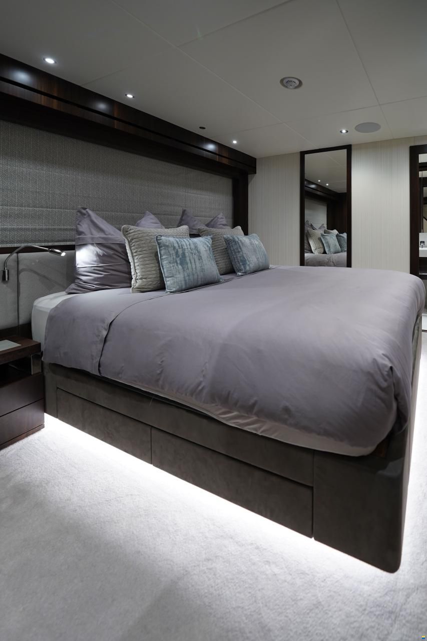 Sunseeker 95 Yacht
