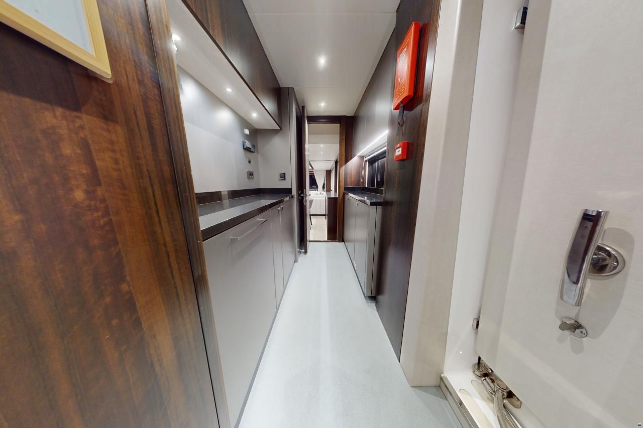 Sunseeker 95 Yacht