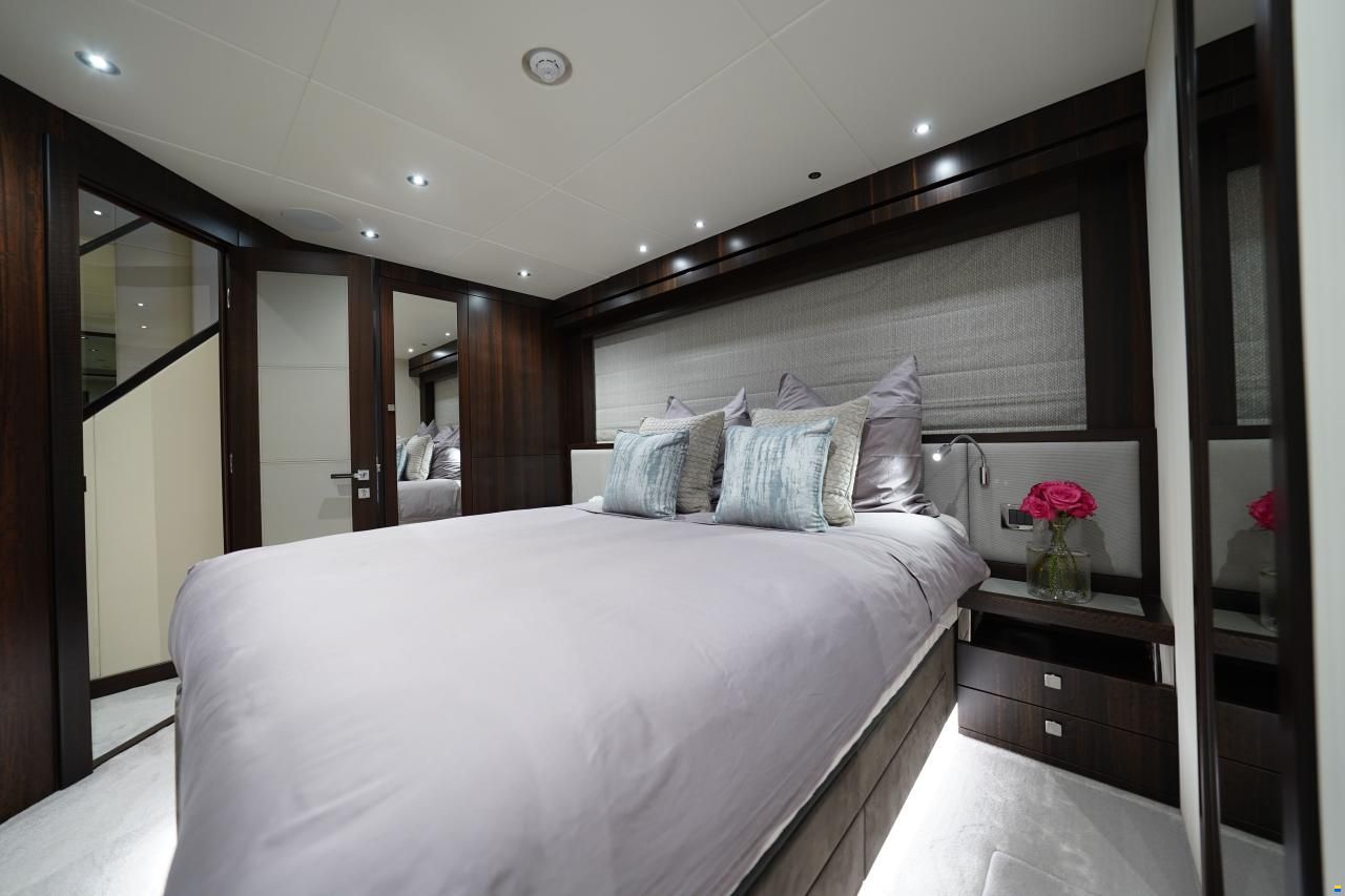 Sunseeker 95 Yacht