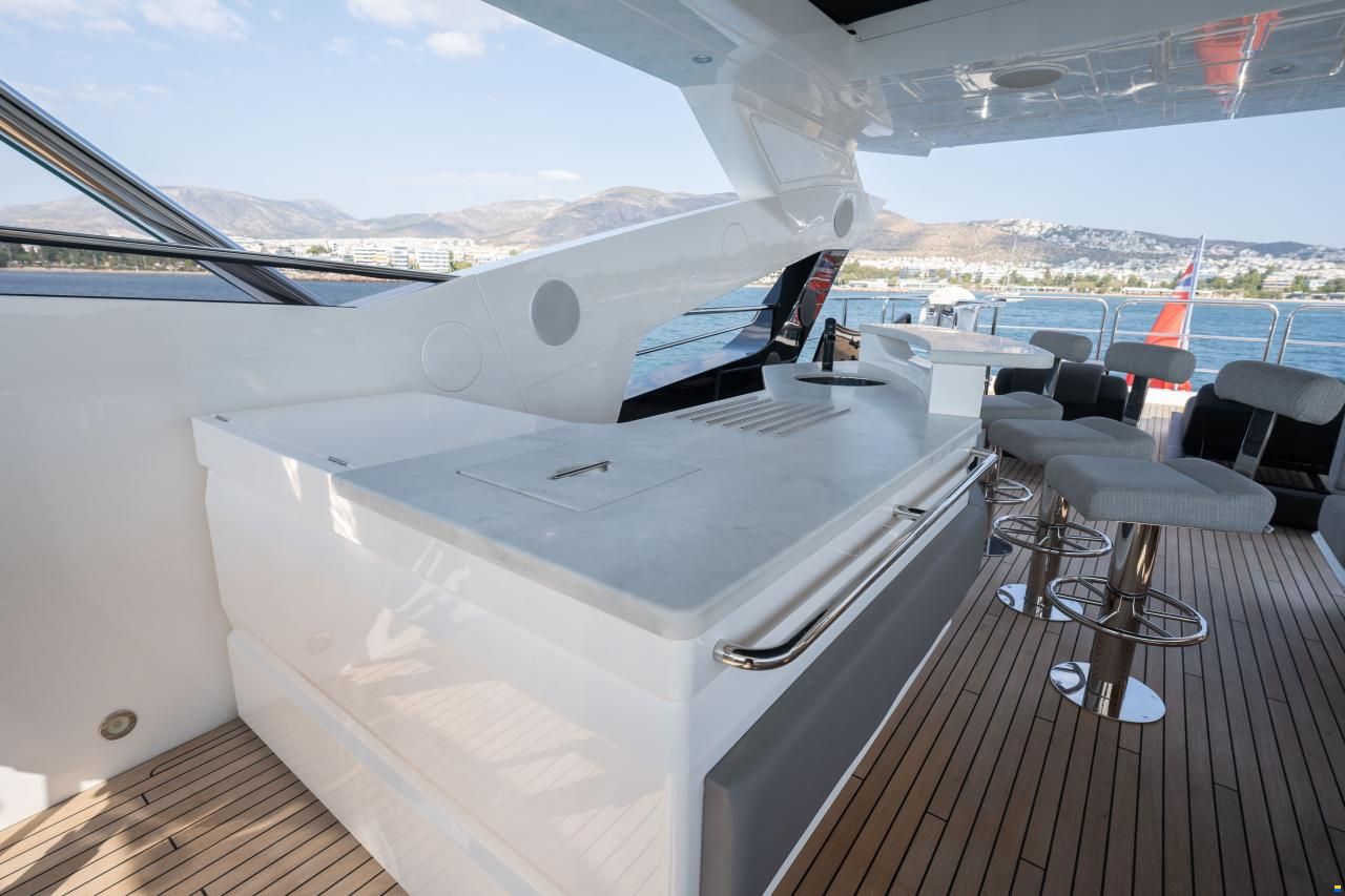 Sunseeker 95 Yacht
