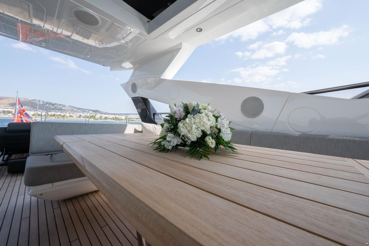 Sunseeker 95 Yacht