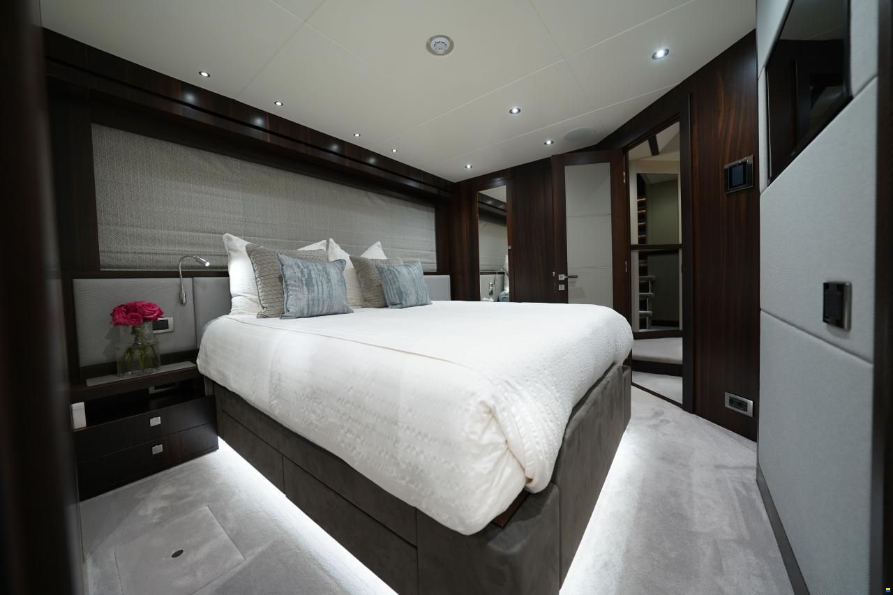 Sunseeker 95 Yacht