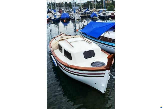 Perrisset Bateau à voile motorisé