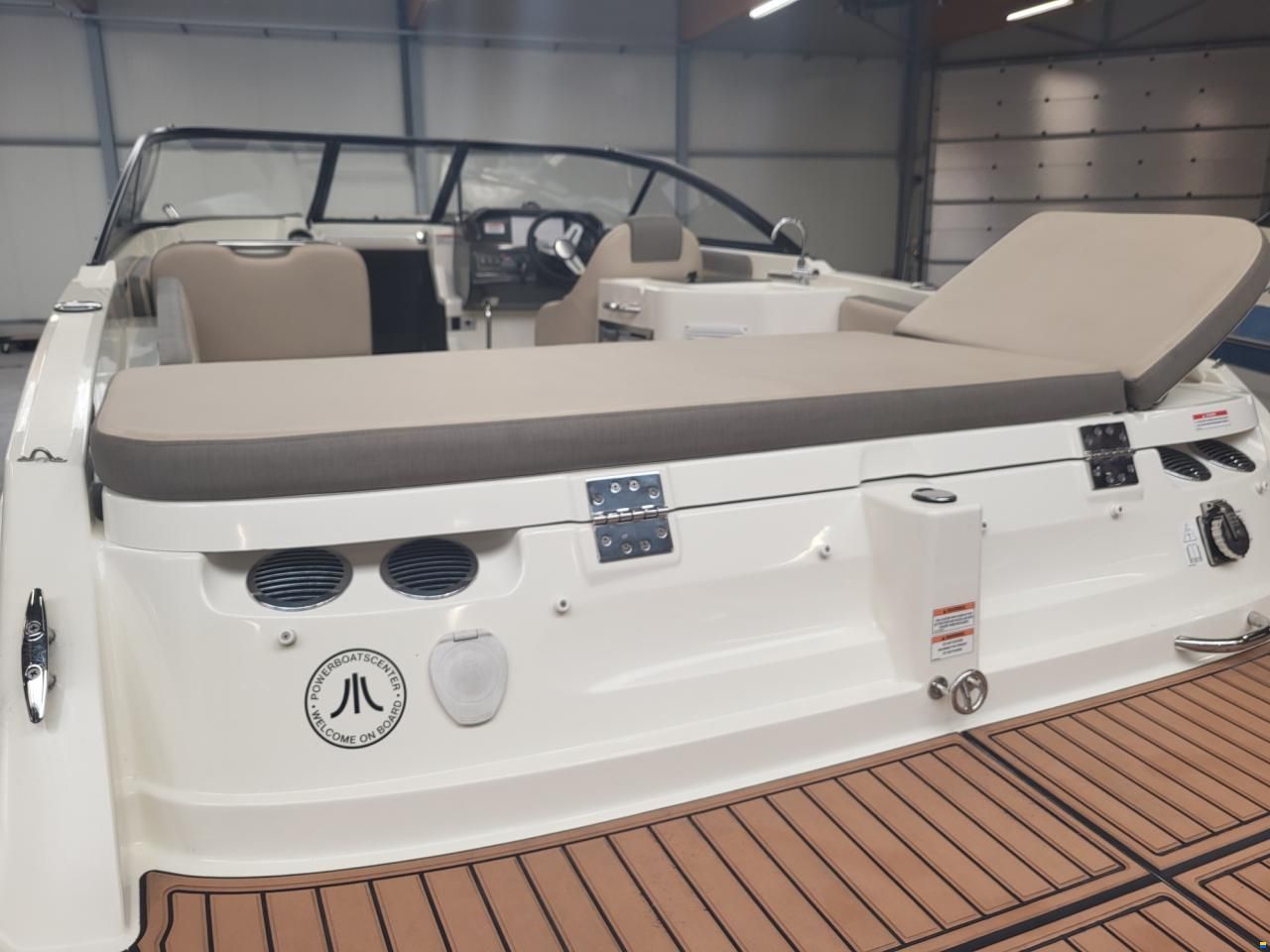 Bayliner VR6 cuddy