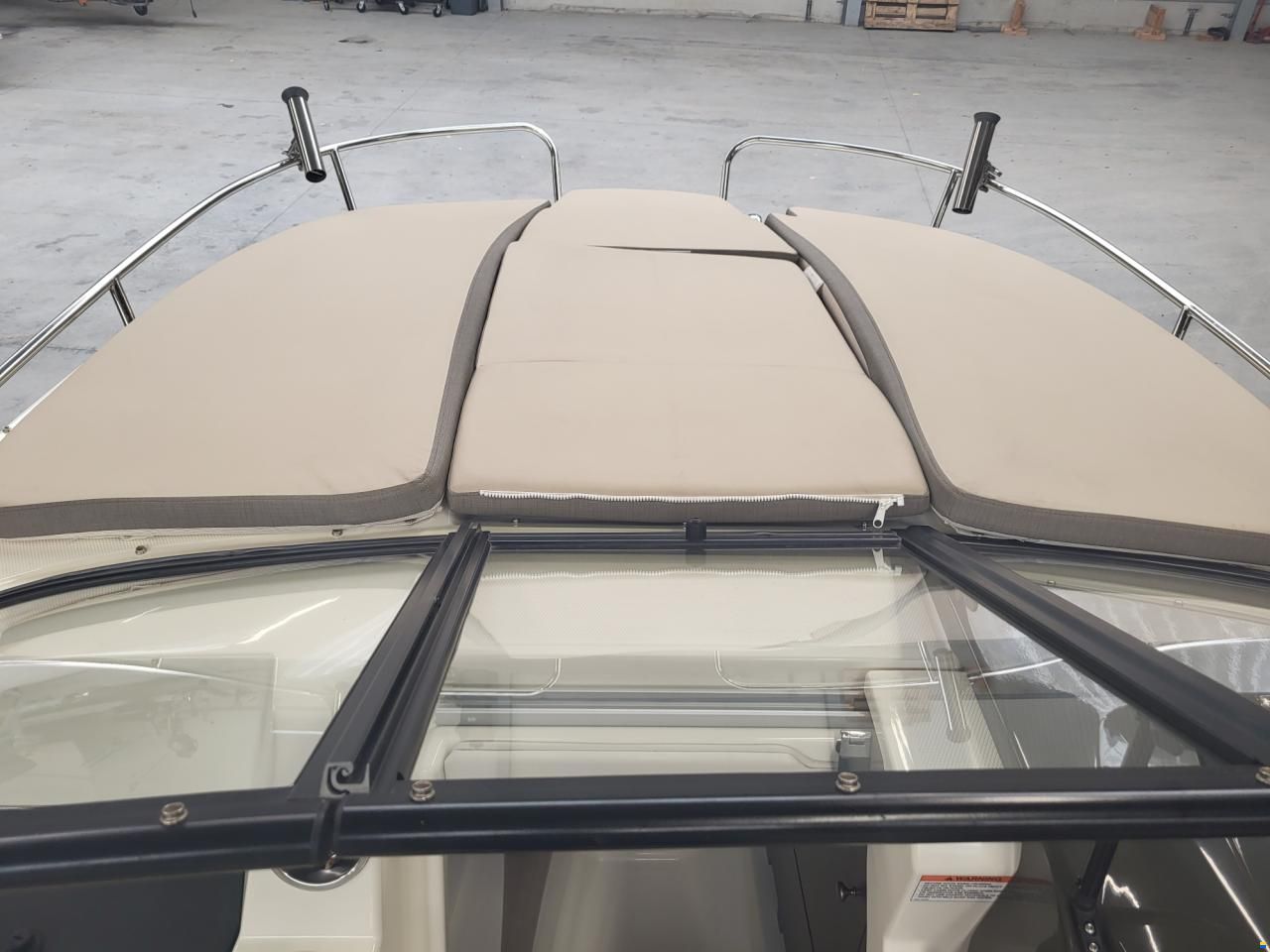 Bayliner VR6 cuddy
