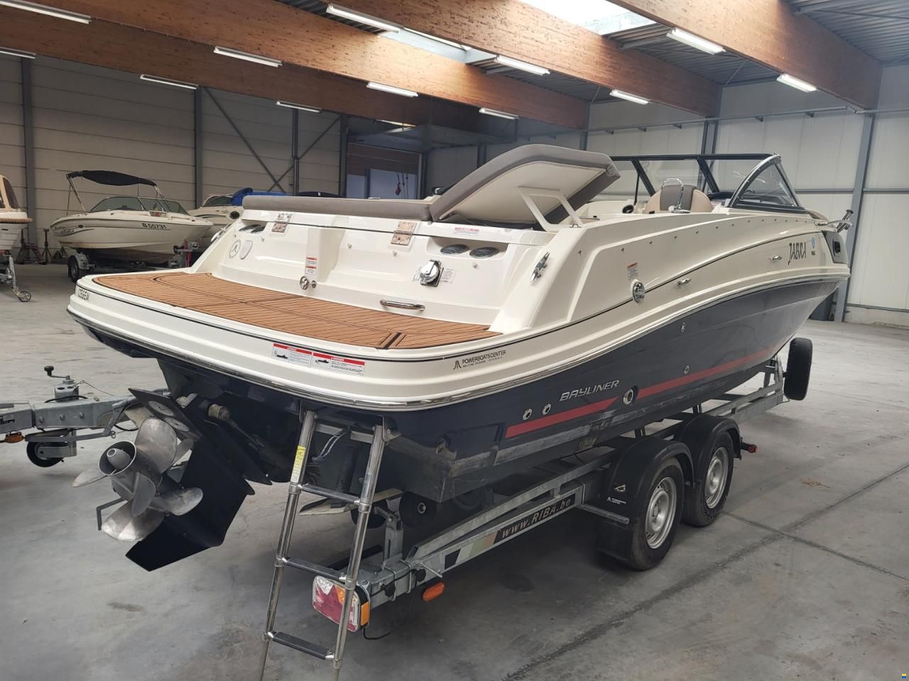 Bayliner VR6 cuddy