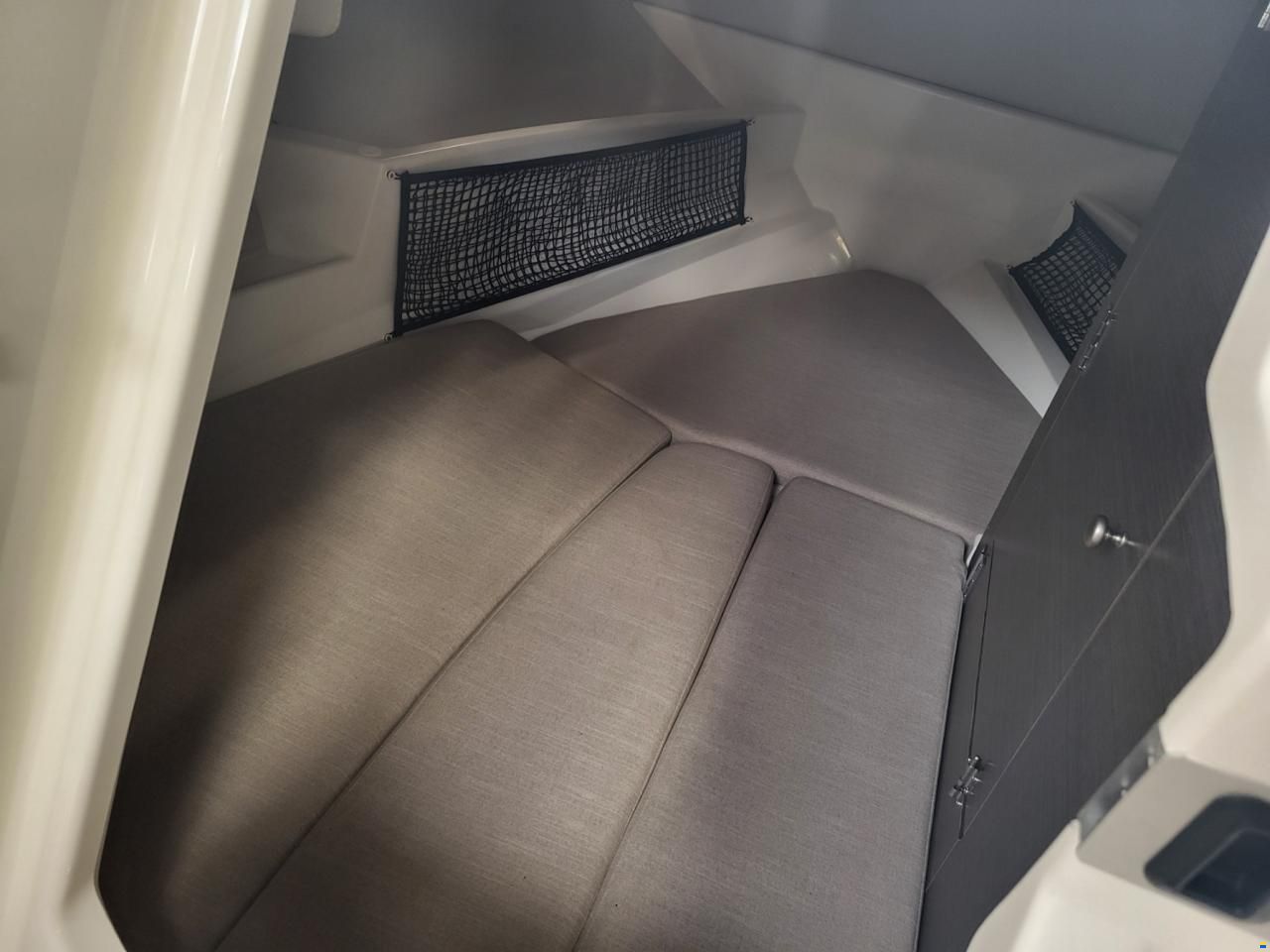 Bayliner VR6 cuddy