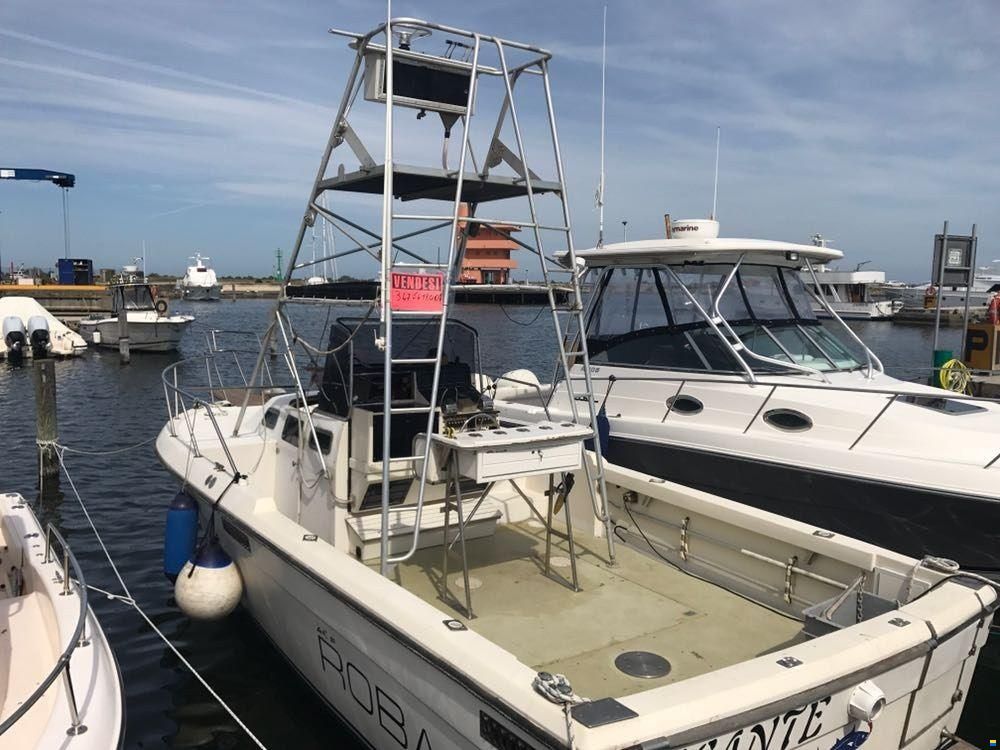 Robalo 26 Cavin Walkaround