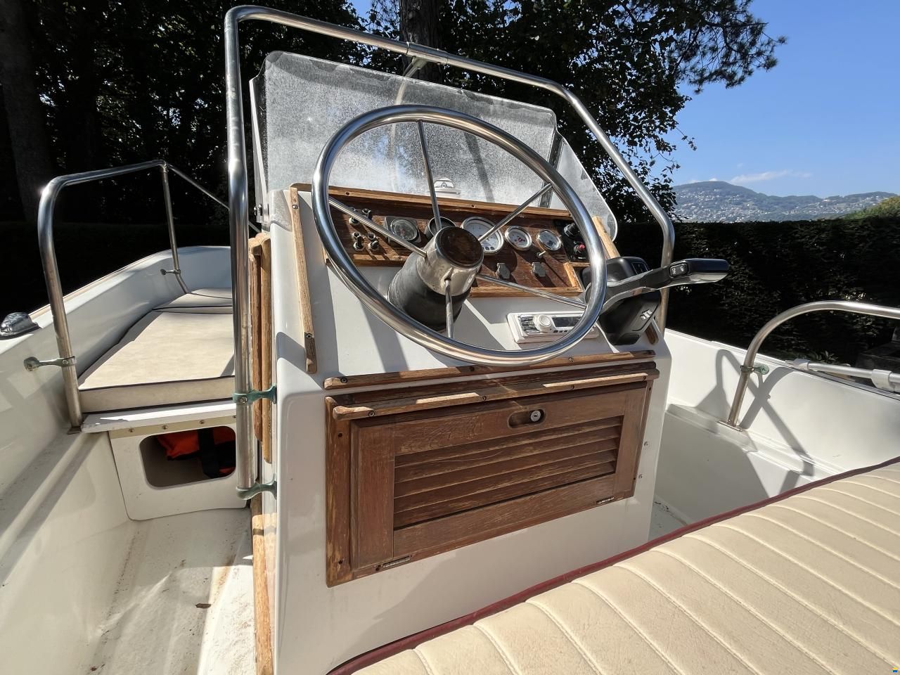 Boston Whaler Montauk 17